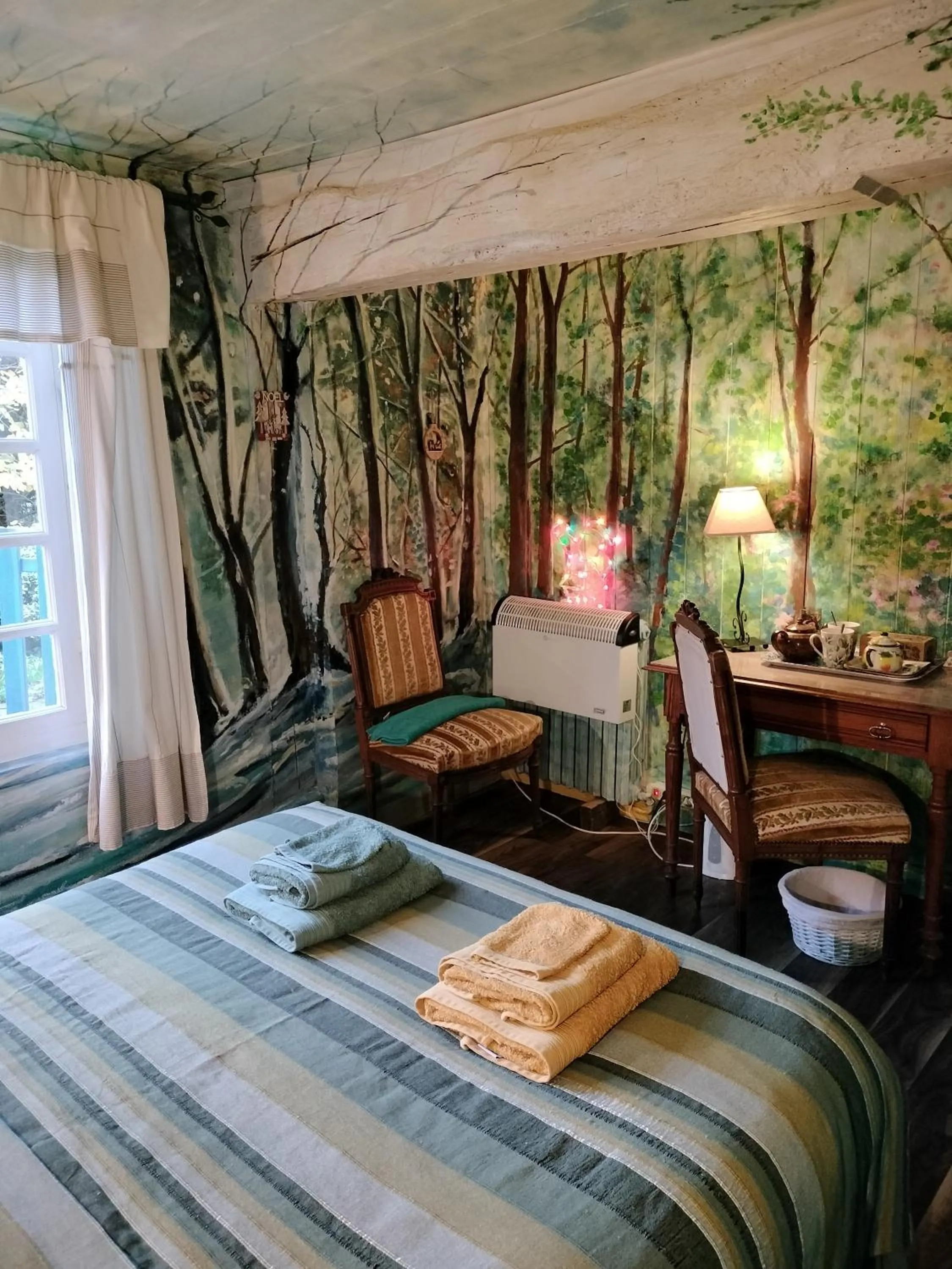 Spring, Bed in Le Chant Des Fees