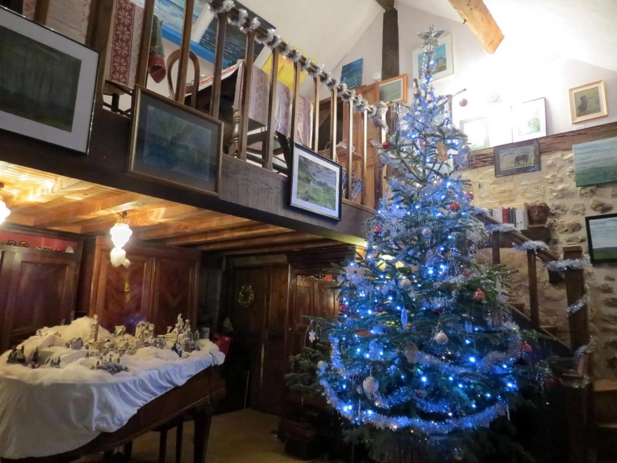 Communal lounge/ TV room in Le Chant Des Fees