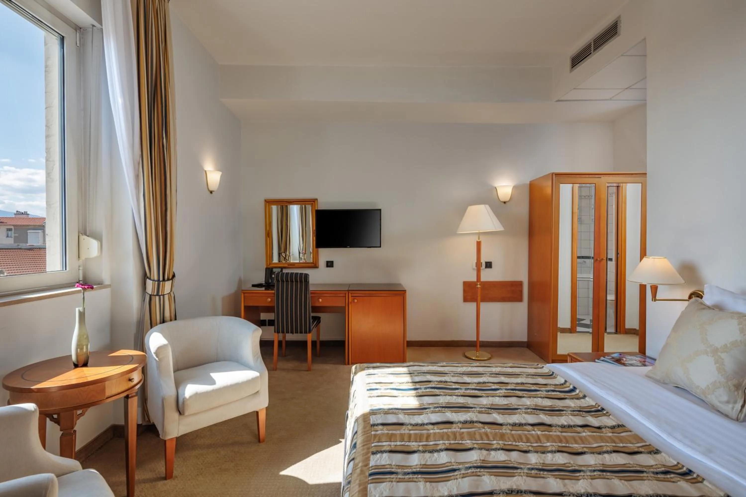 Photo of the whole room, Bed in Grand Hotel Bonavia