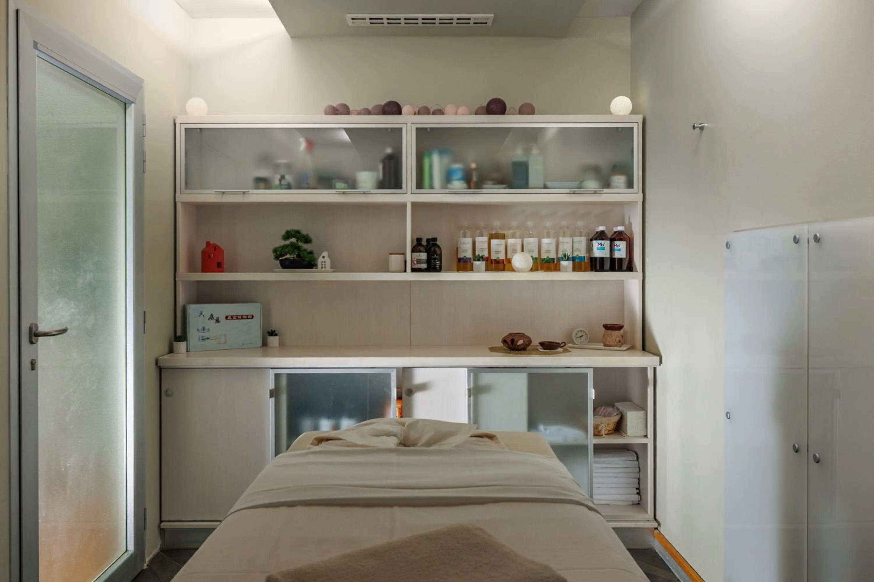 Massage, Bed in Grand Hotel Bonavia