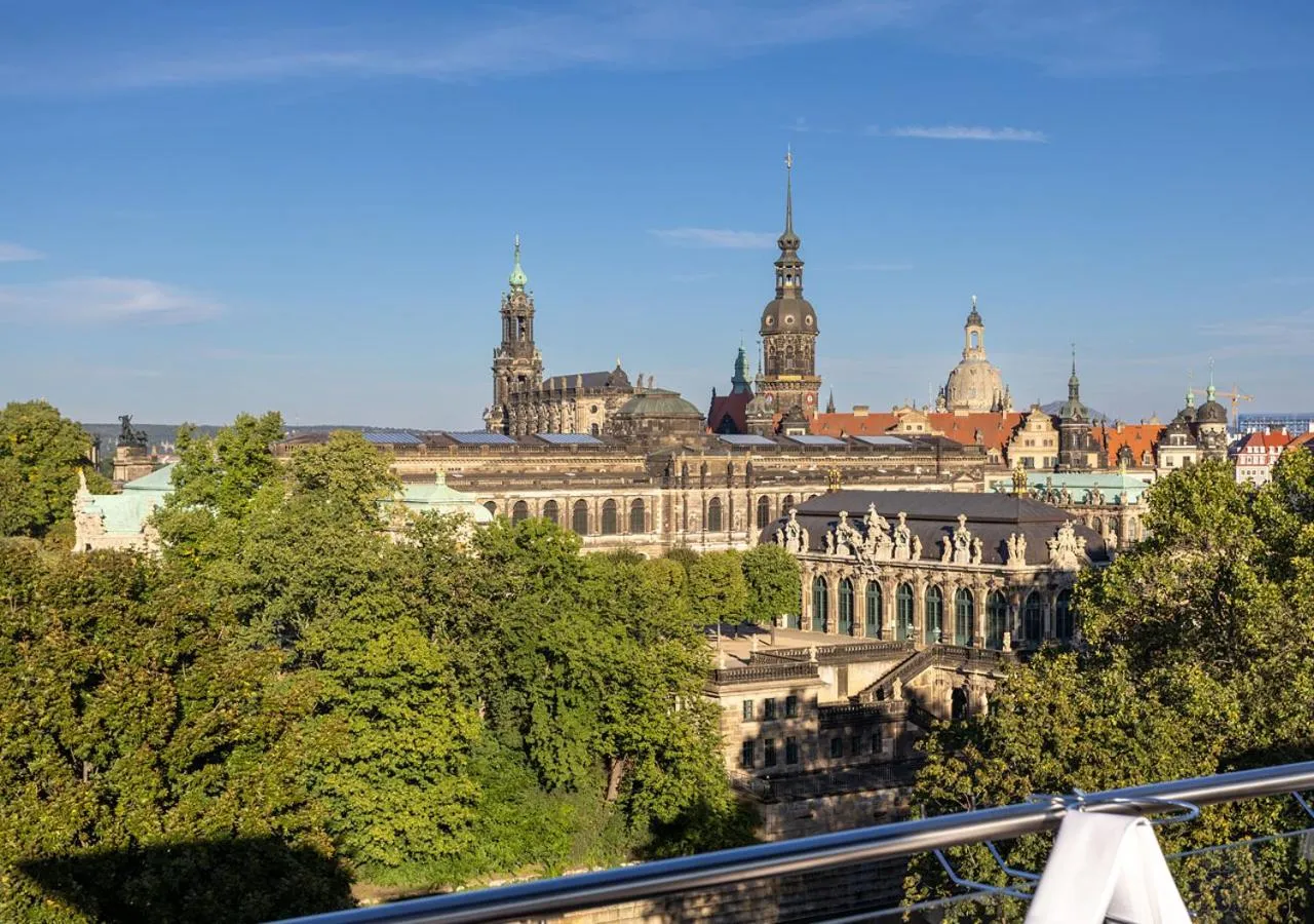 Restaurant/places to eat in Residenz am Zwinger