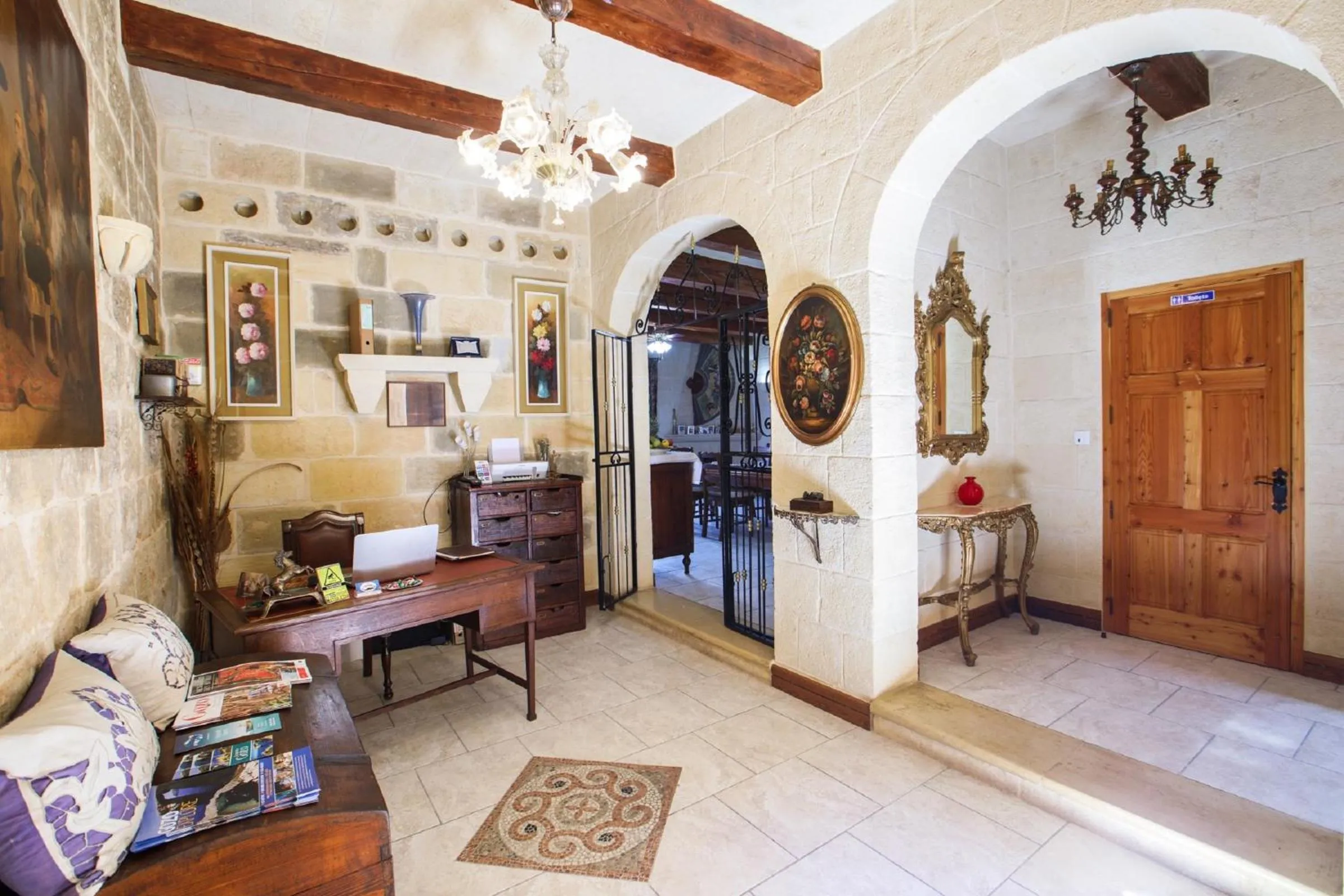 Lobby or reception in L'Ghorfa