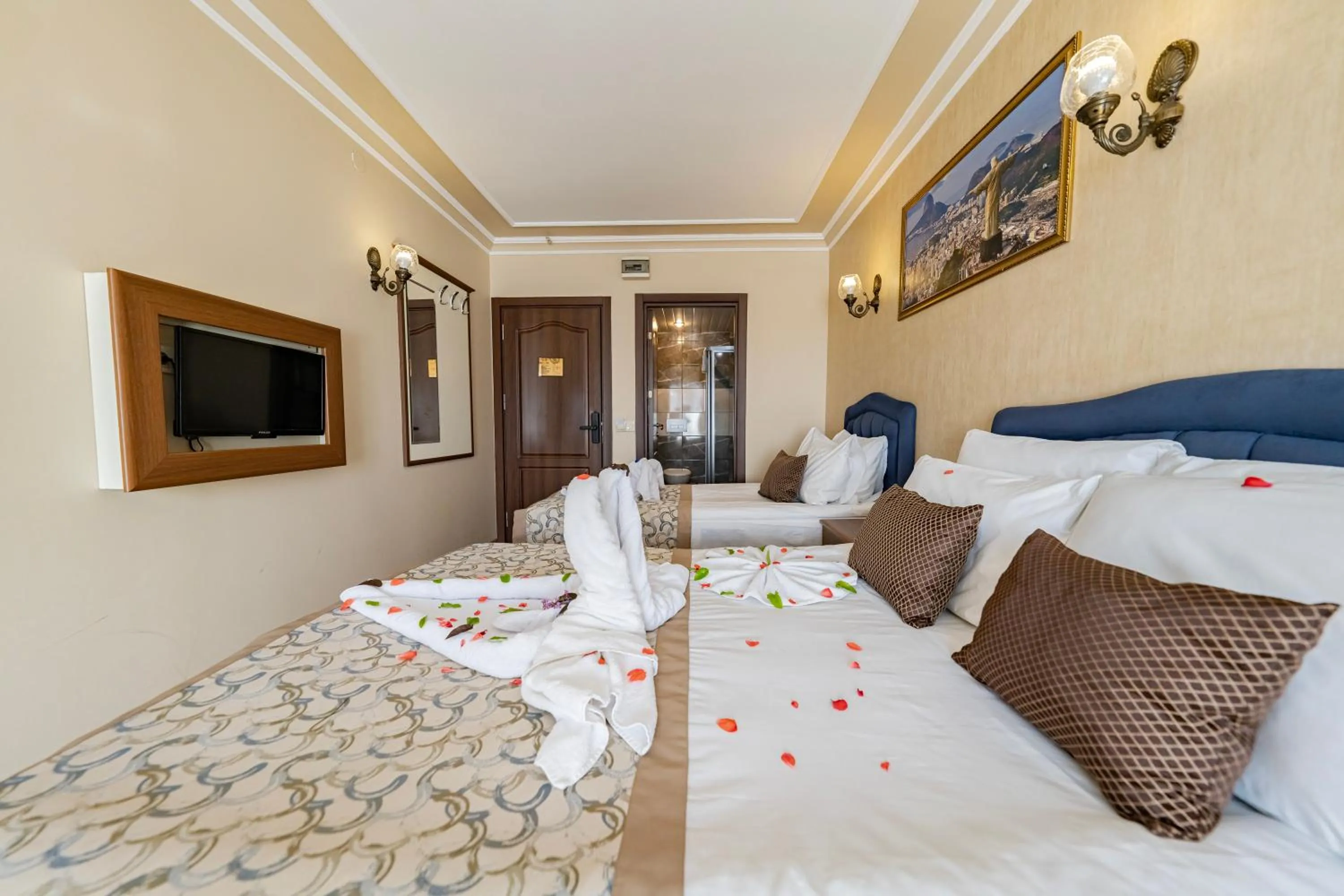 Bedroom, Bed in Grand Hamit Hotel