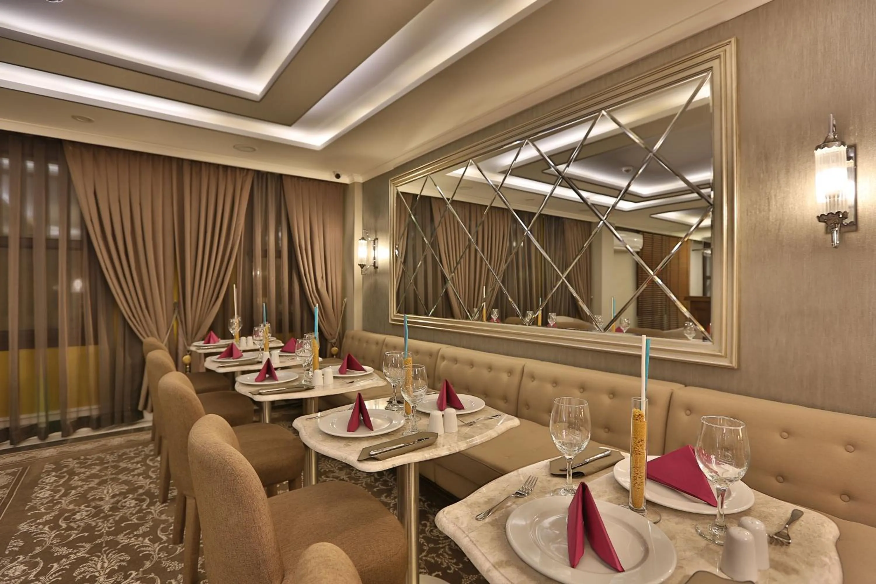 Restaurant/places to eat in Bon Hotel Old City