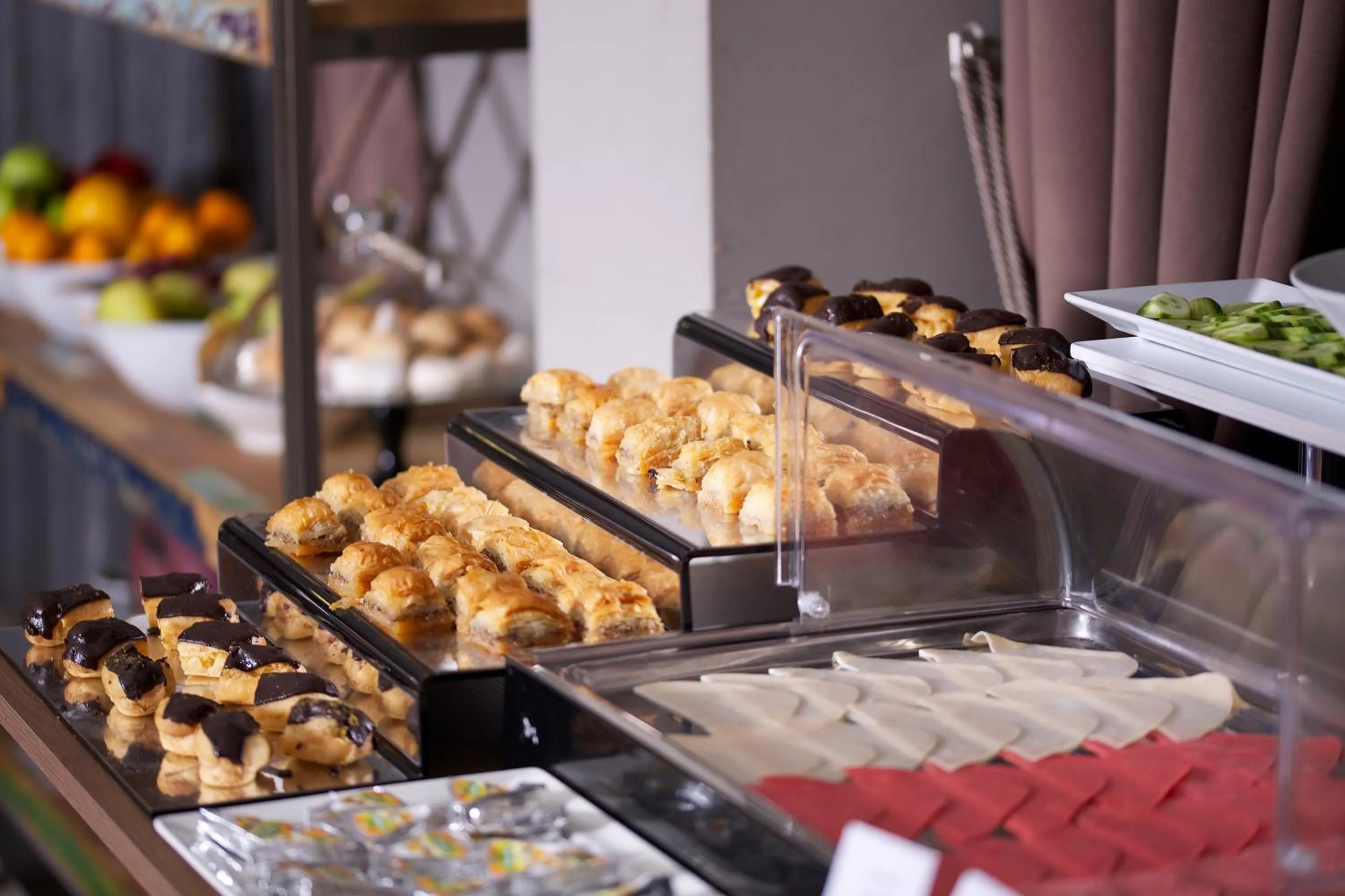 Buffet breakfast in Bon Hotel Old City