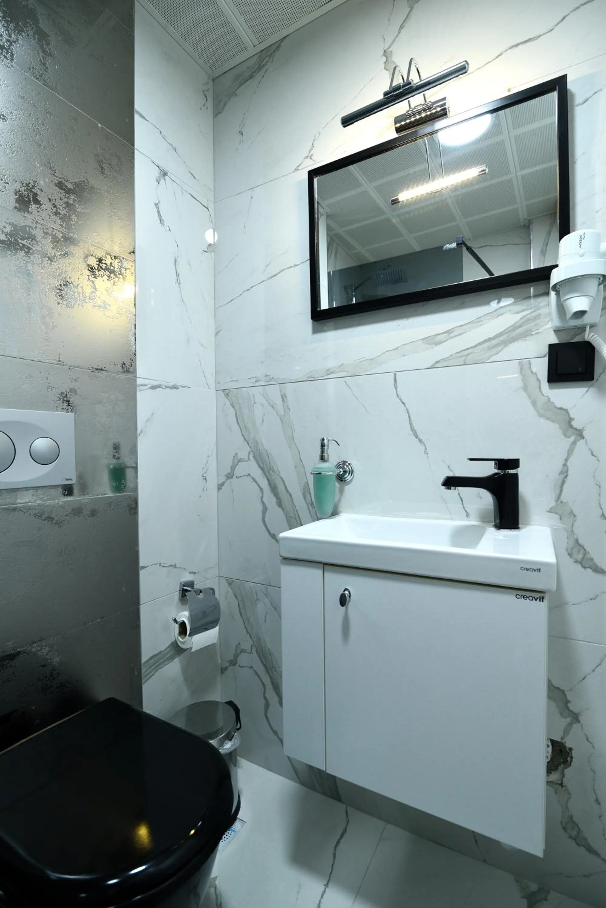 Toilet in Bon Hotel Old City