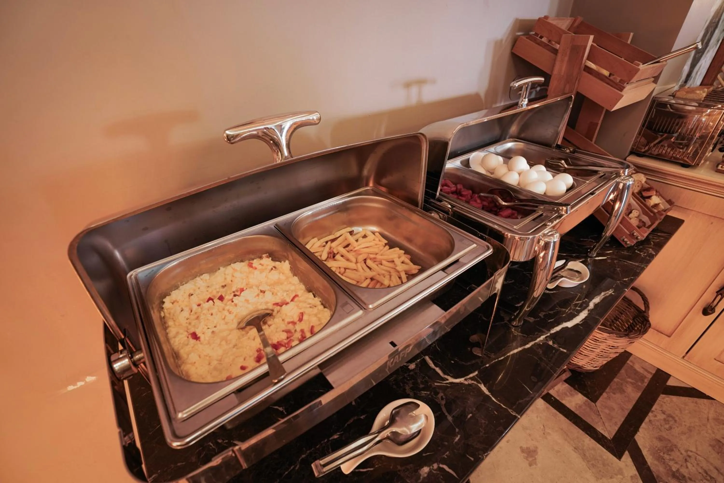 Buffet breakfast in Bon Hotel Old City