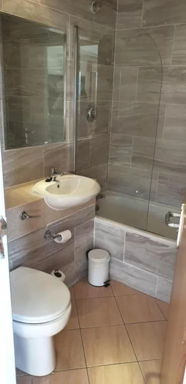 Bathroom in Loch Long Hotel