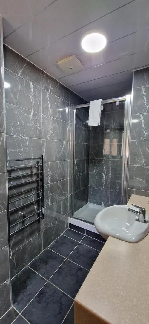 Shower in Loch Long Hotel