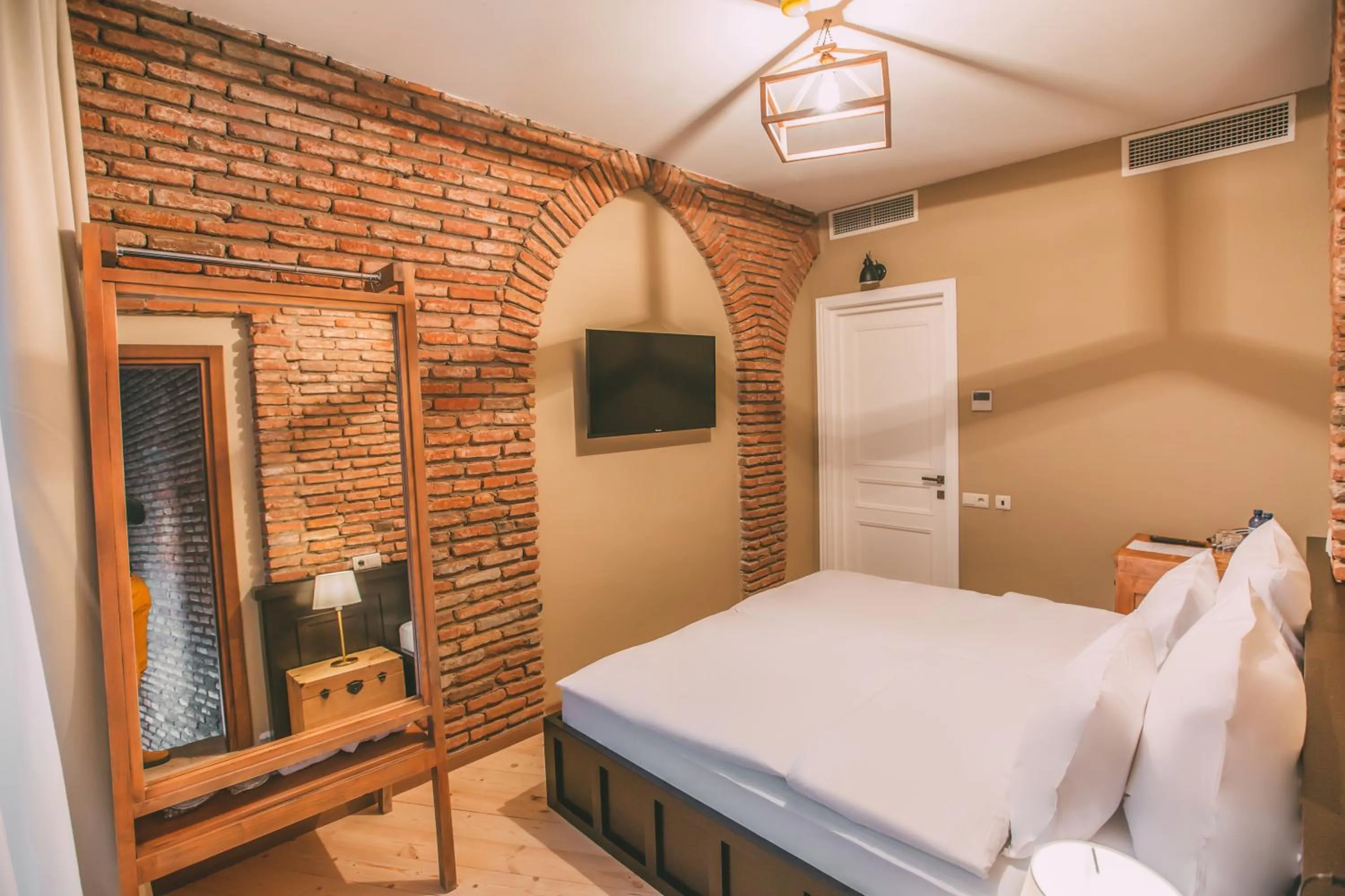 TV and multimedia, Bed in Kisi Boutique Hotel