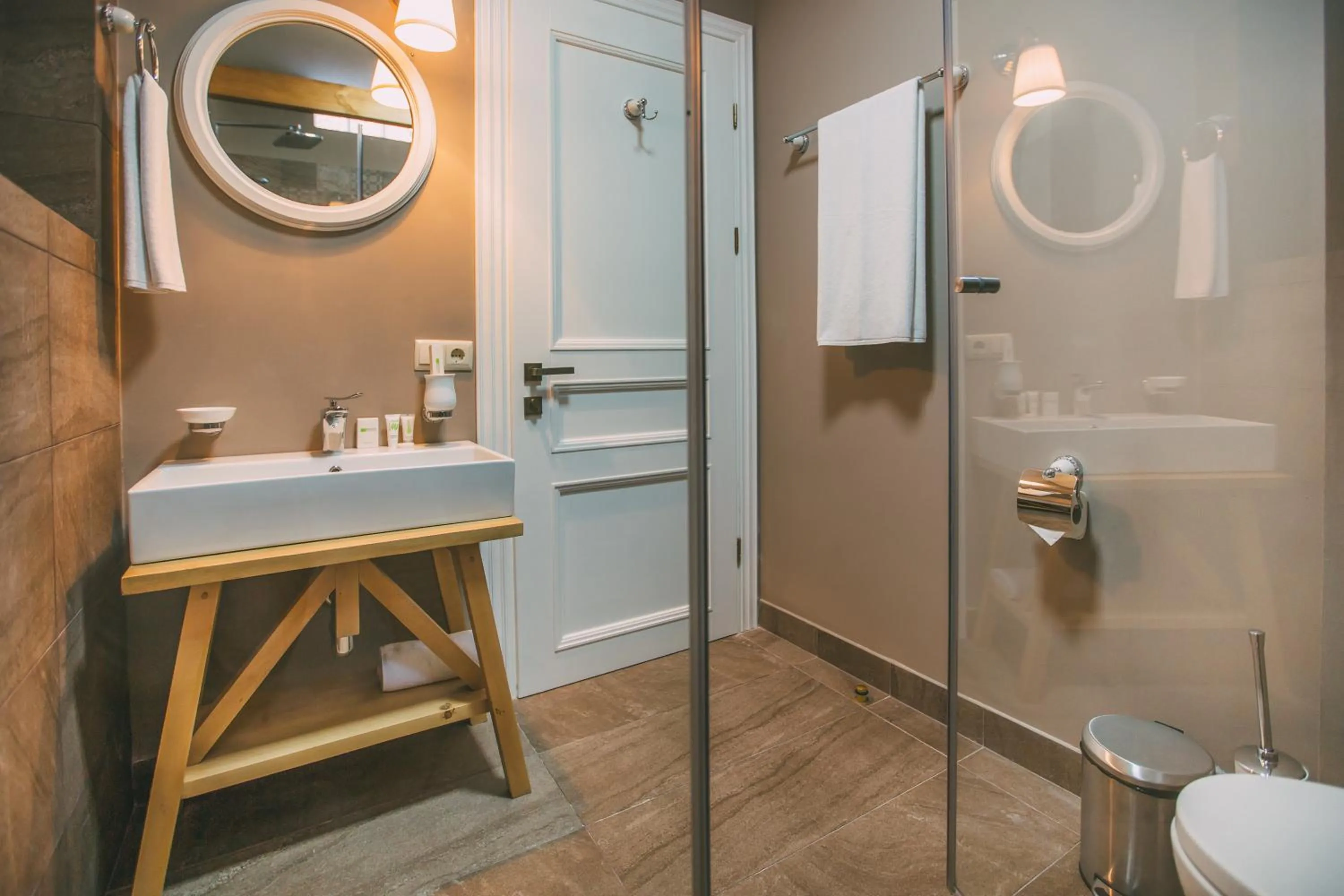 Shower in Kisi Boutique Hotel