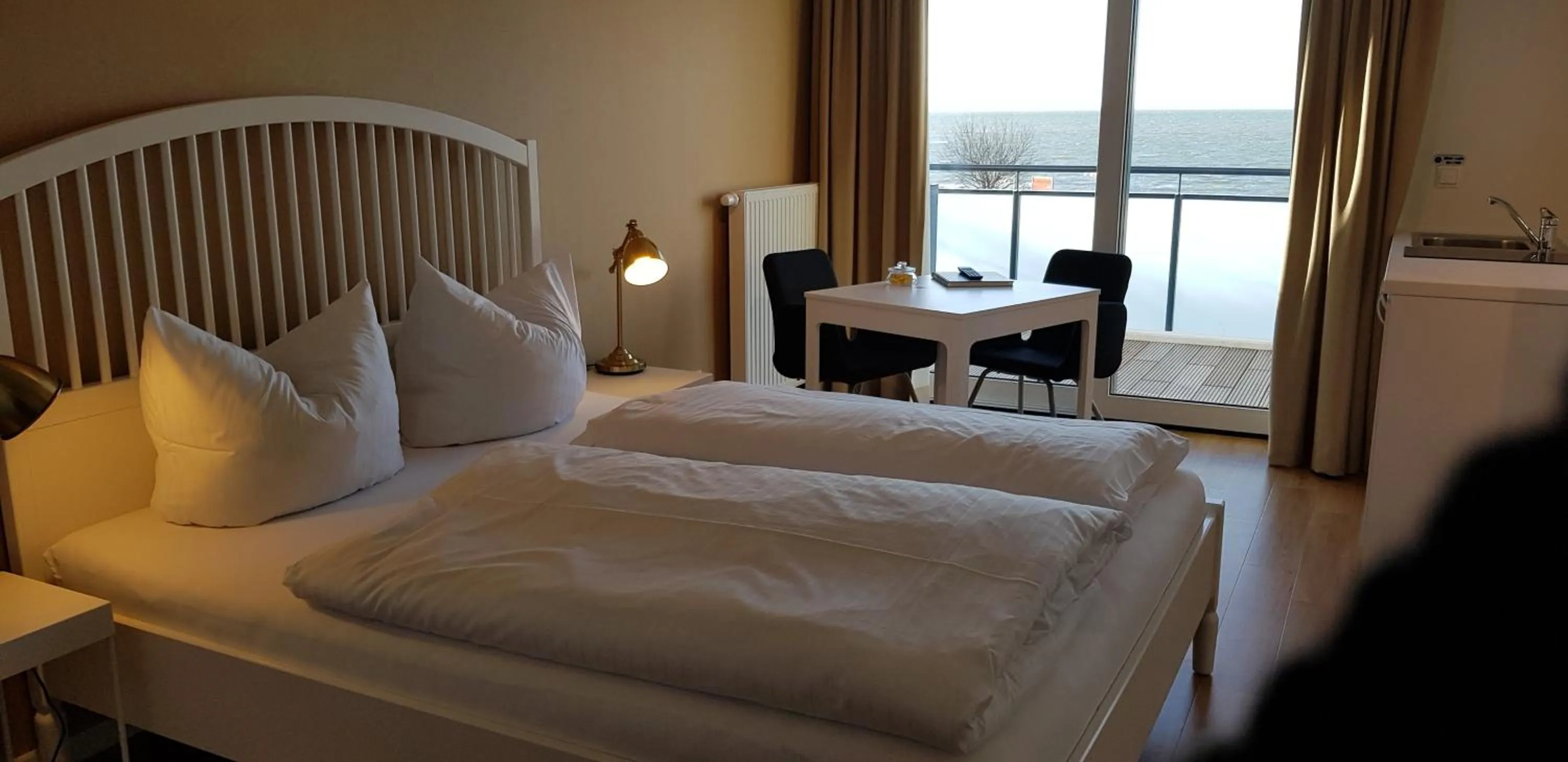 Photo of the whole room, Bed in Haus Achtern Diek in erster Reihe am Meer