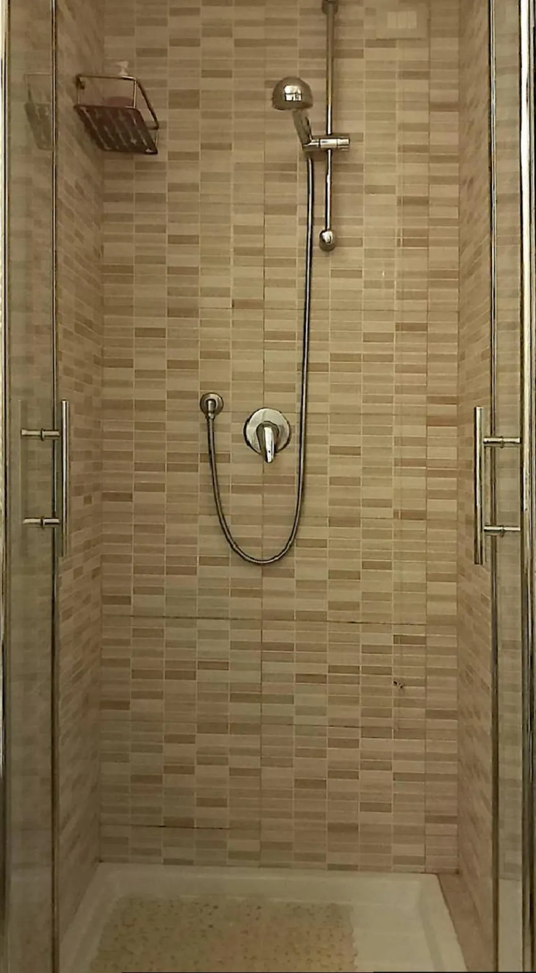 Shower in La Casa di Boz B&B