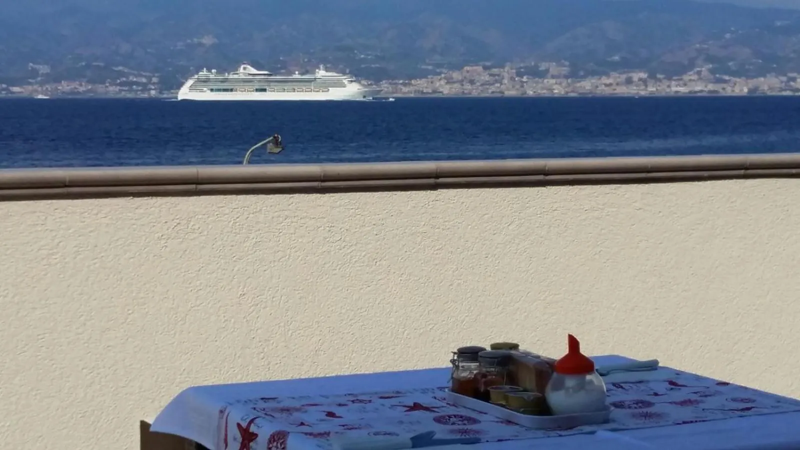 Natural landscape in B&B A due Passi dal Mare