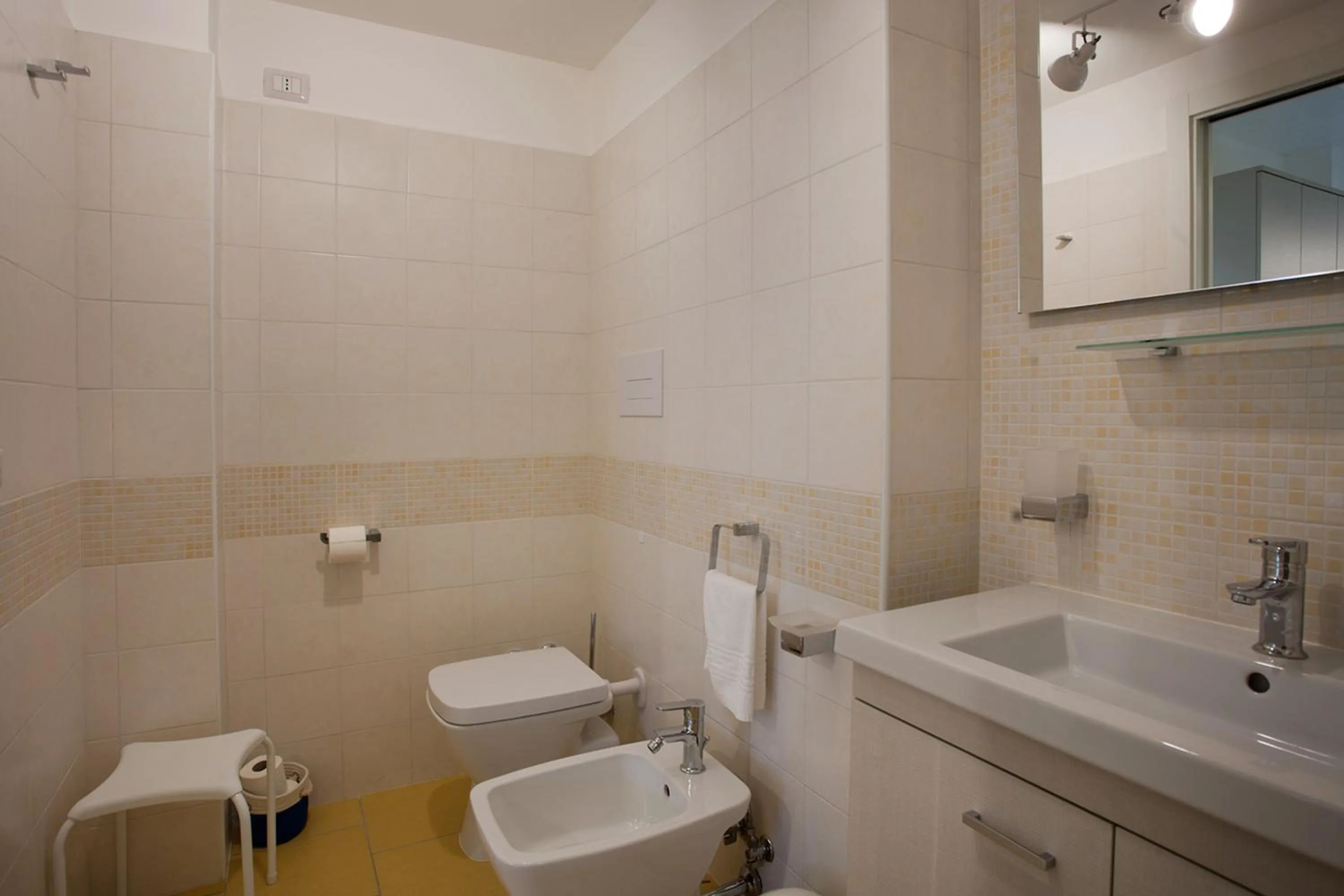 Shower in B&B A due Passi dal Mare