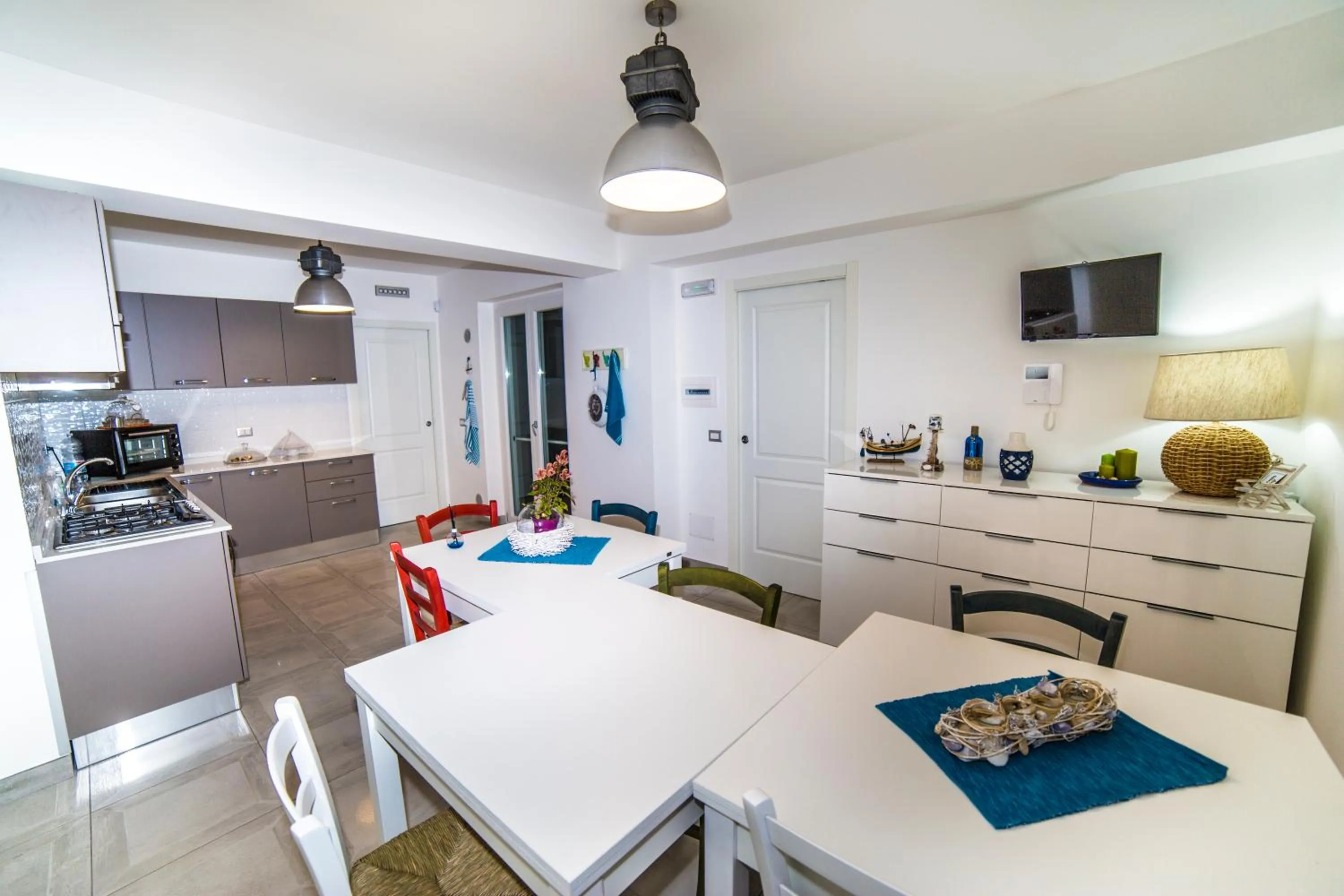 Communal lounge/ TV room in B&B A due Passi dal Mare