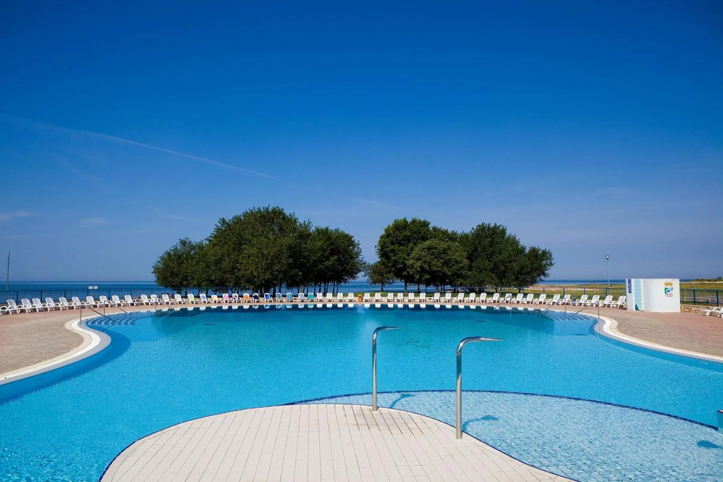 Swimming pool in Apartments Polynesia Plava Laguna