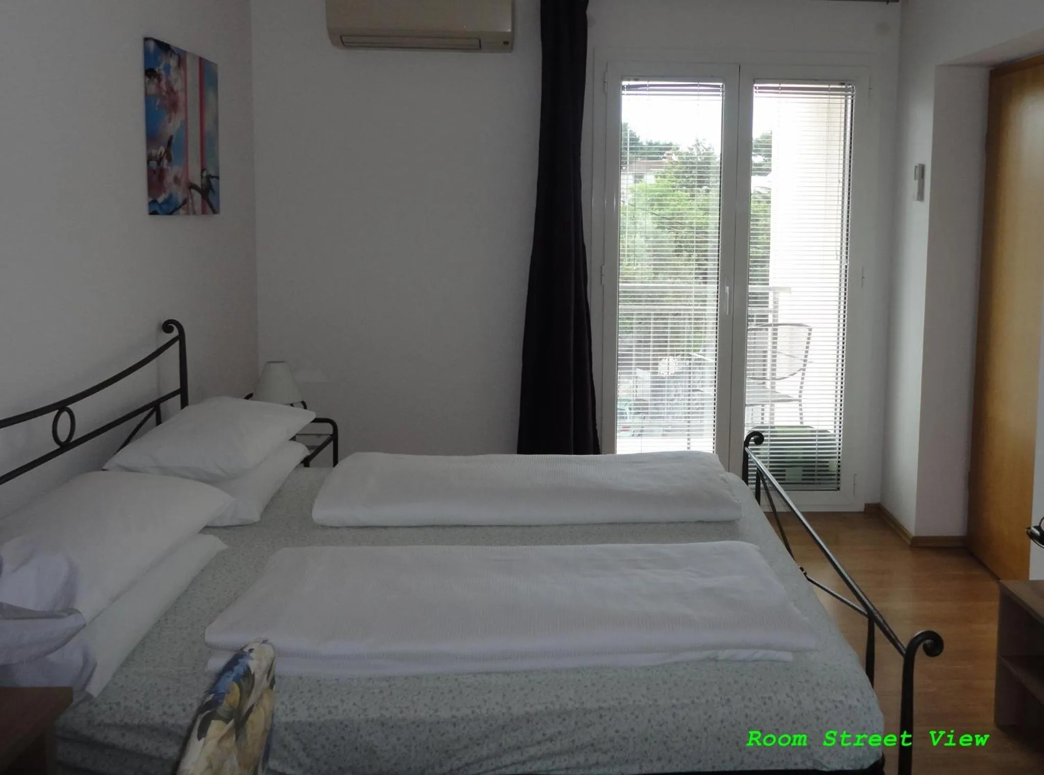 Bedroom, Bed in Pink Inn