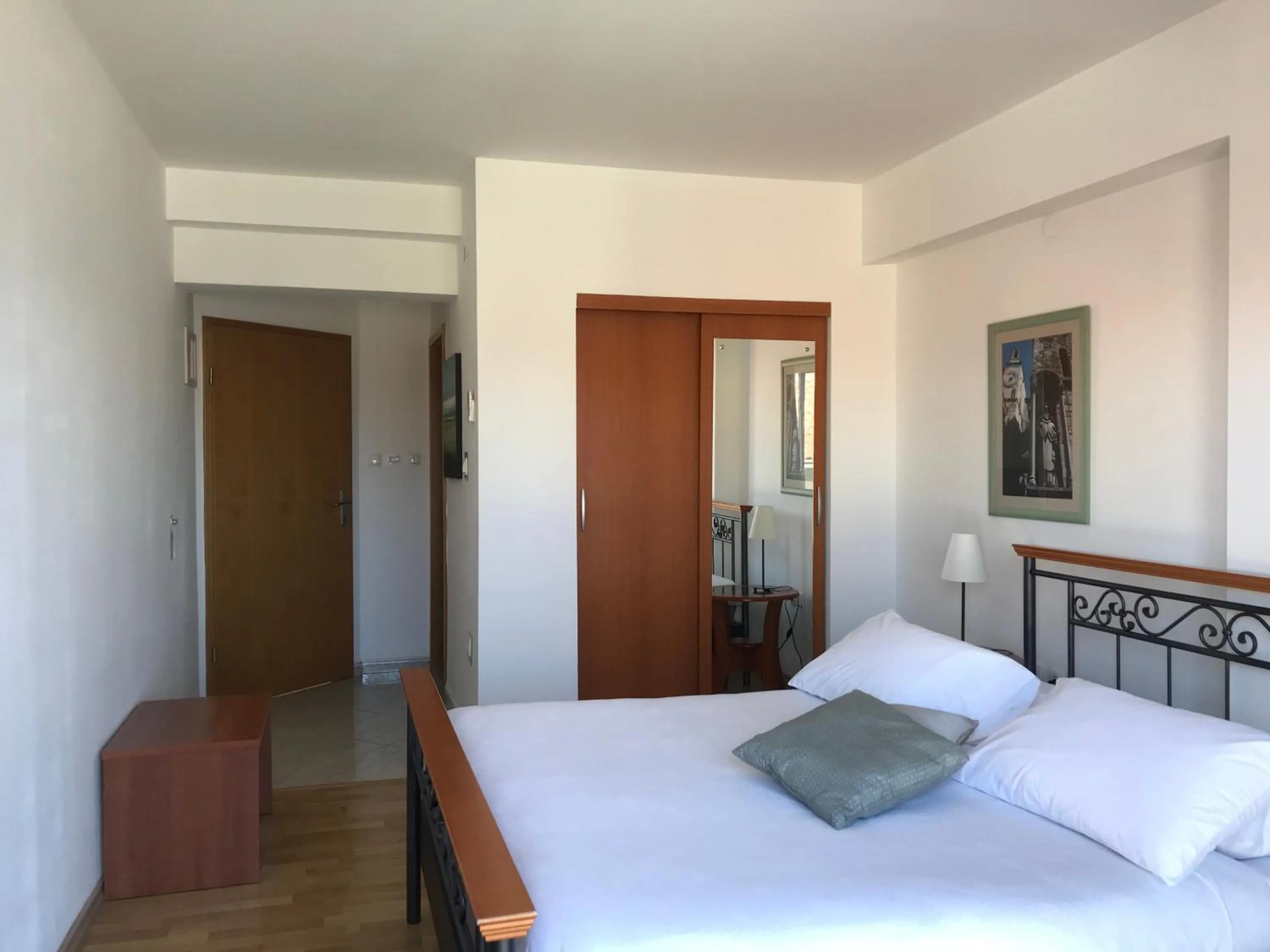 Bedroom, Bed in Pink Inn