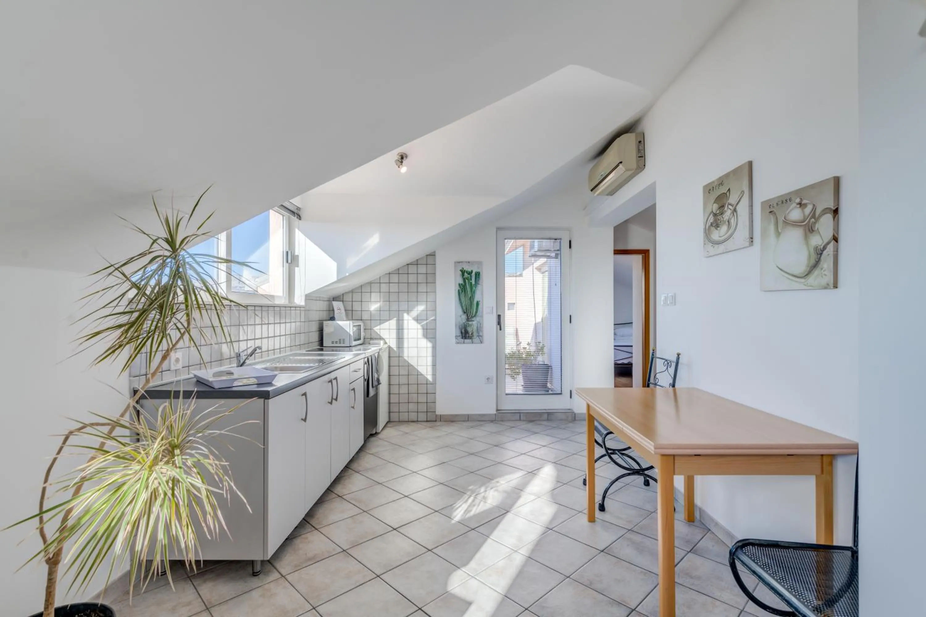 Kitchen or kitchenette in Pink Inn