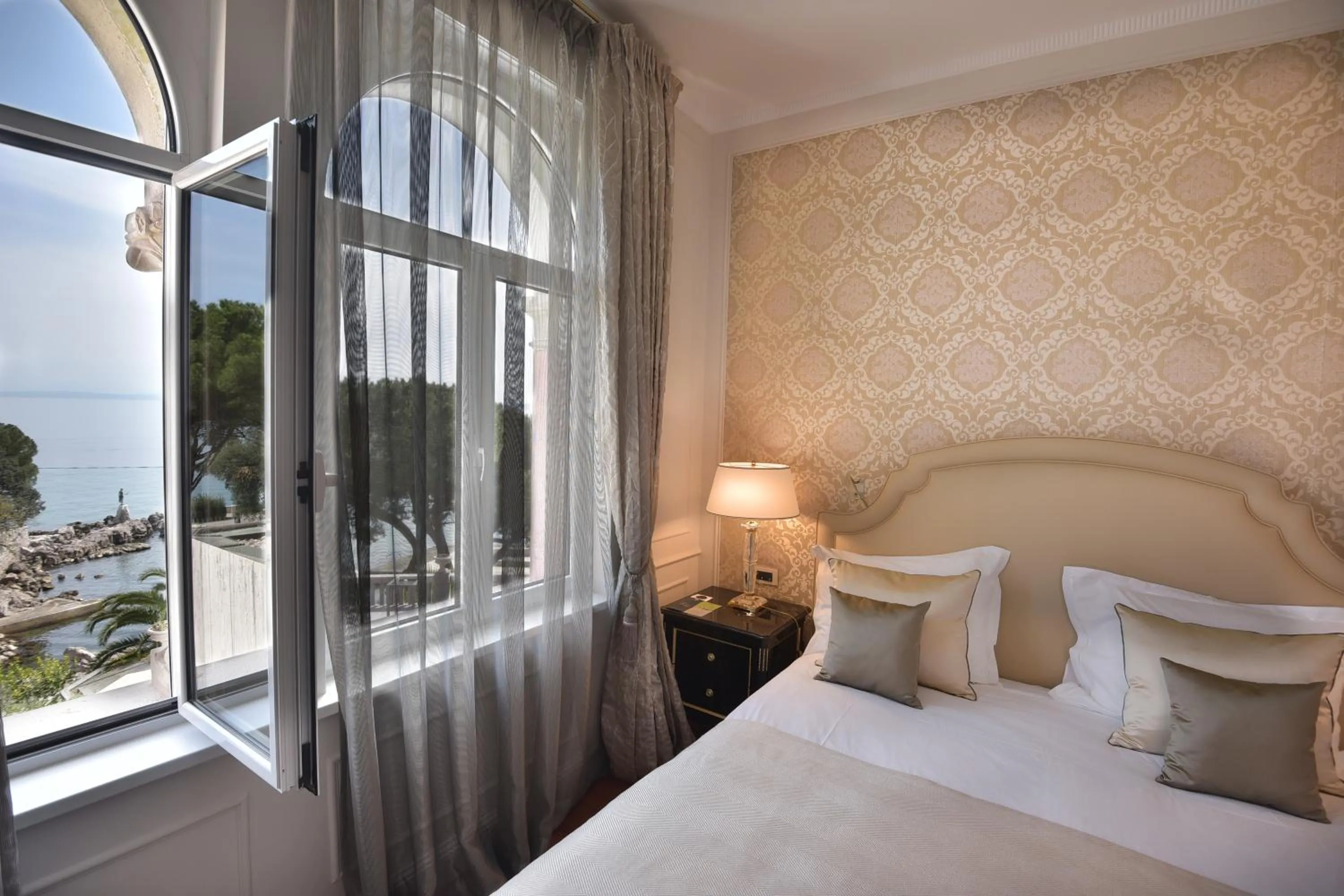 Bed in Amadria Park Hotel Milenij