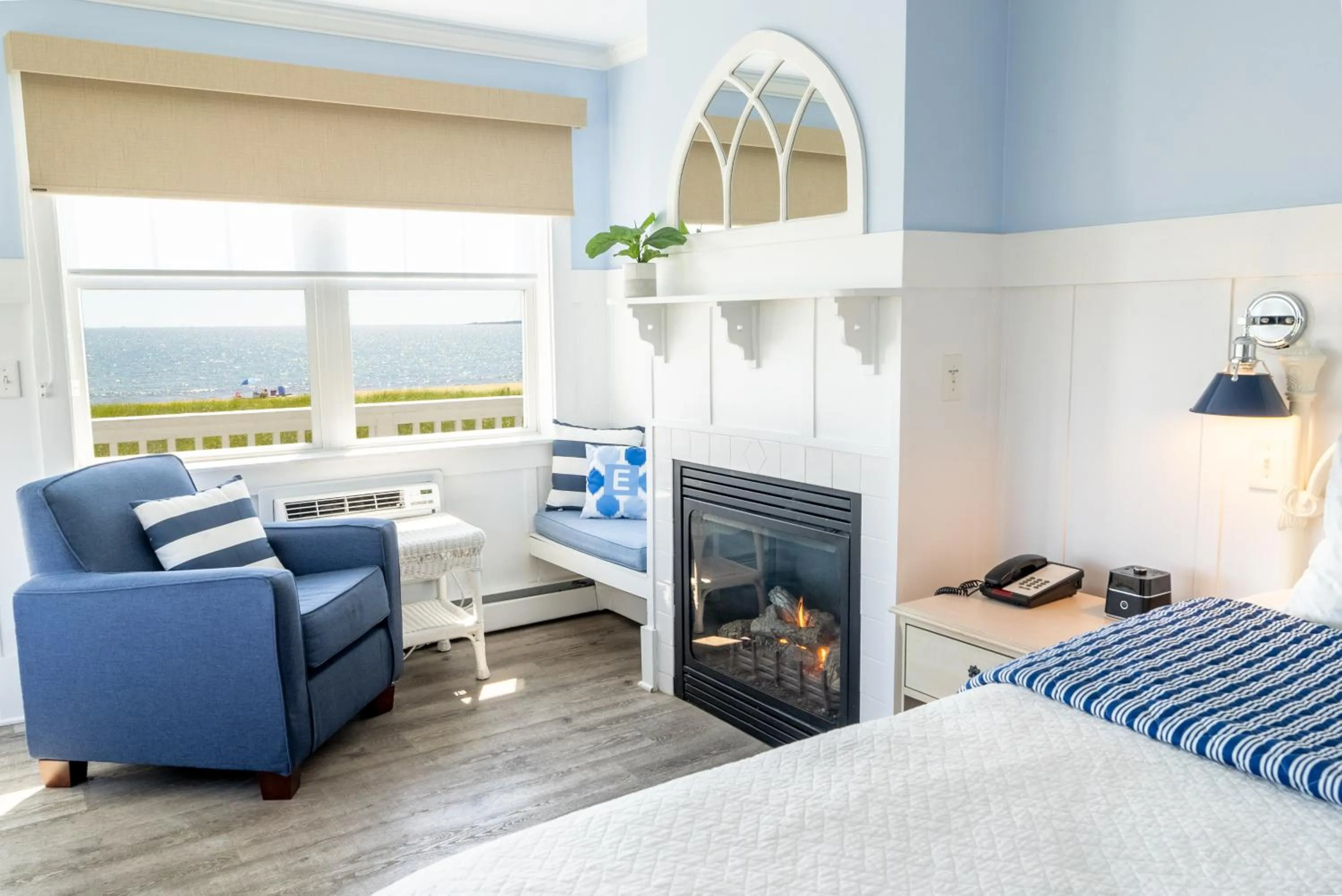 Seating area, Bed in The Edgewater
