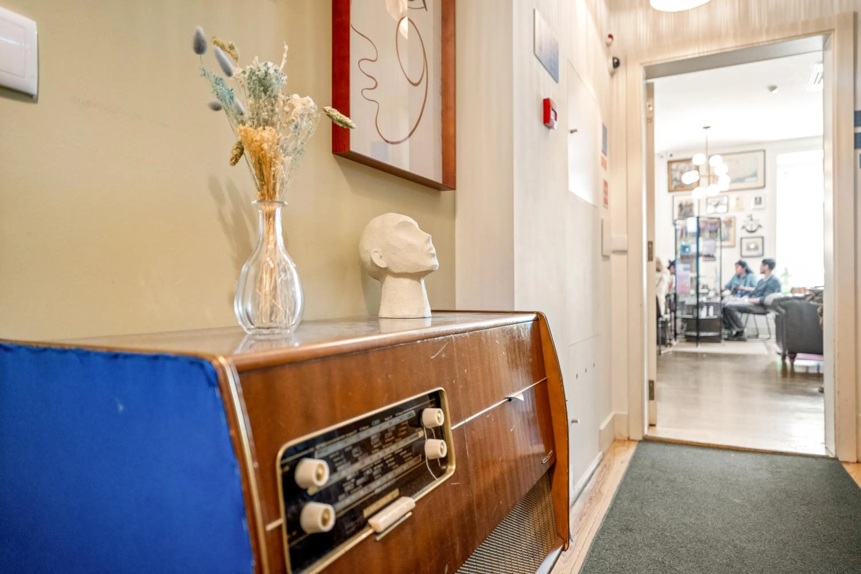 Living room in Tesouro da Baixa by Shiadu