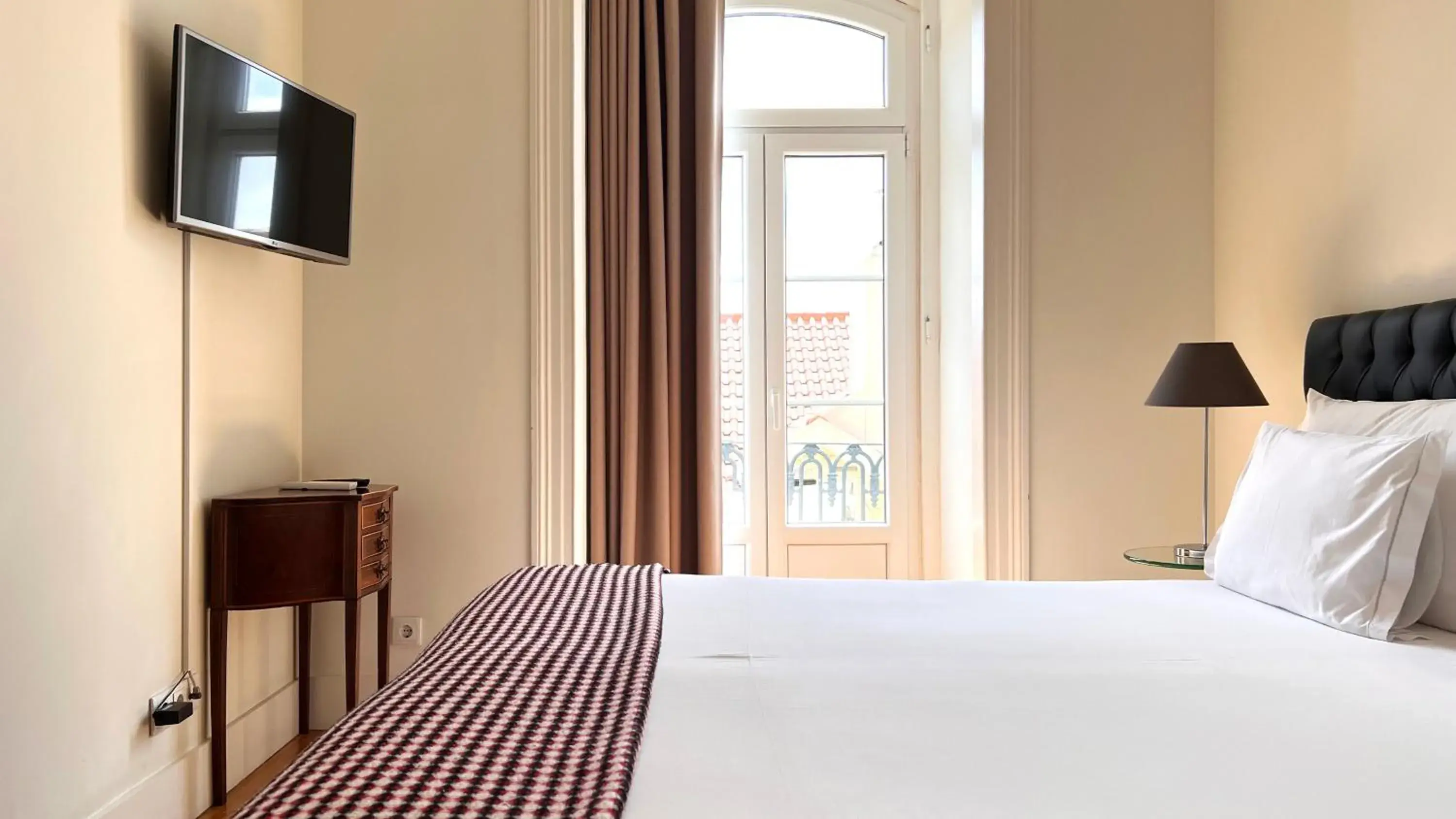 Bedroom, Bed in Tesouro da Baixa by Shiadu Bedroom, Bed in Tesouro da Baixa by Shiadu