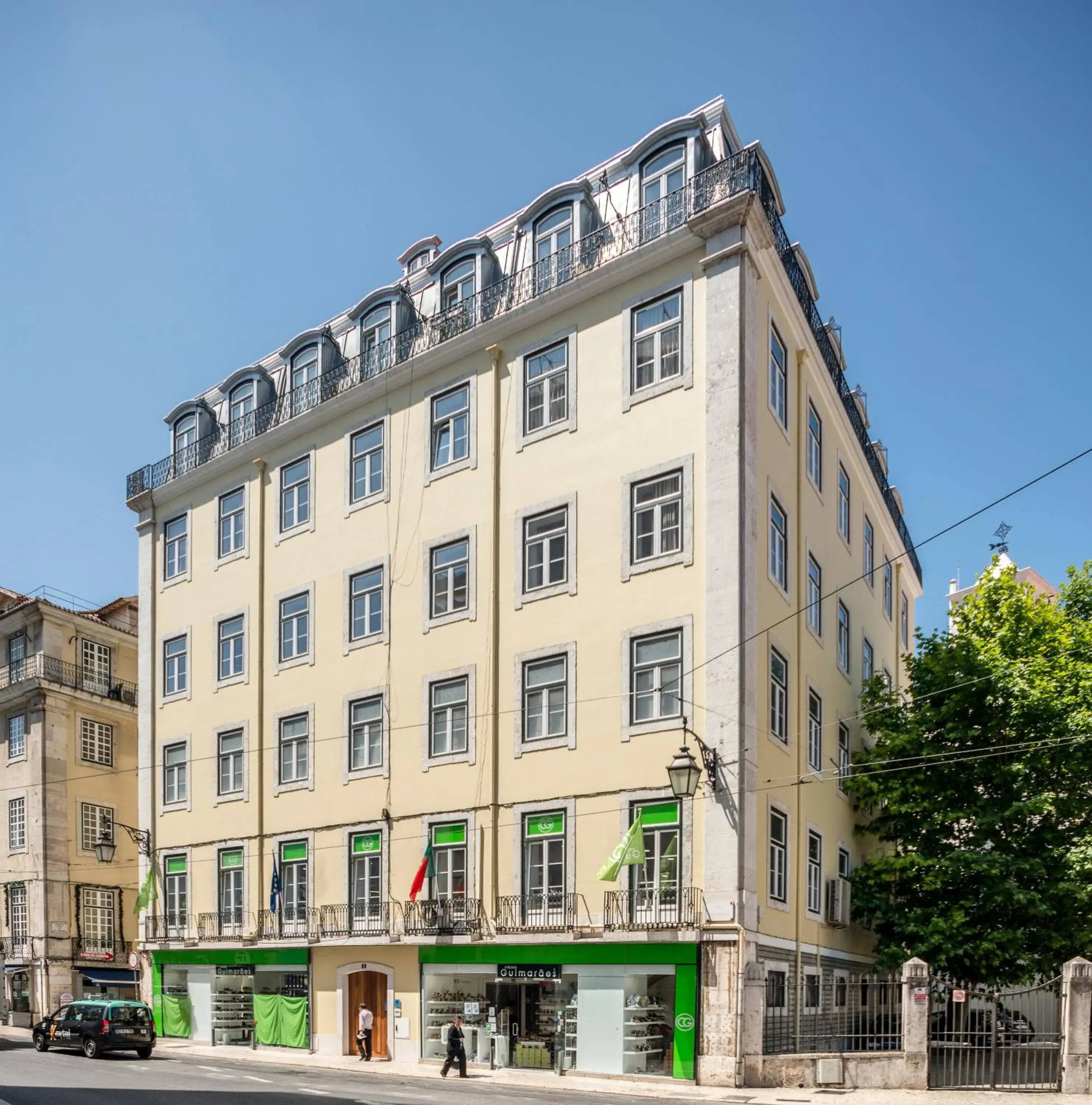 Facade/entrance in Tesouro da Baixa by Shiadu Facade/entrance in Tesouro da Baixa by Shiadu