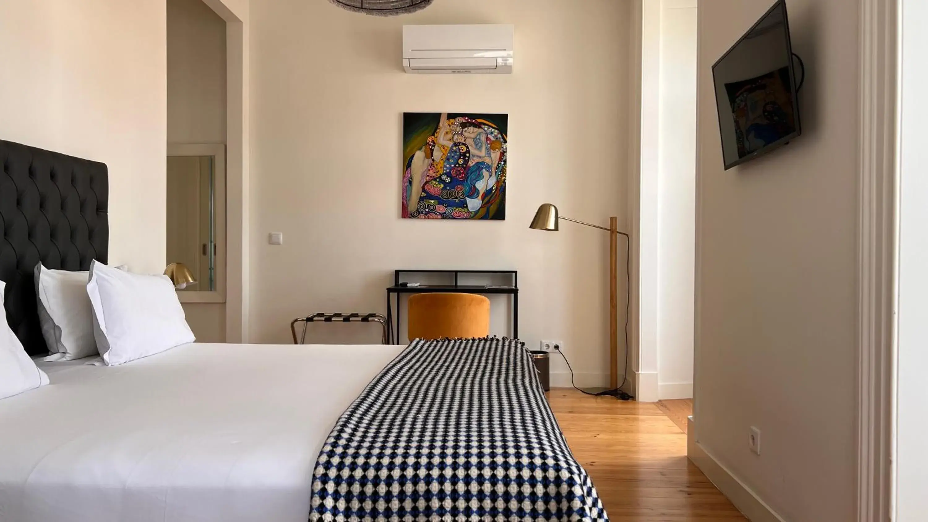 Bedroom, Bed in Tesouro da Baixa by Shiadu Bedroom, Bed in Tesouro da Baixa by Shiadu