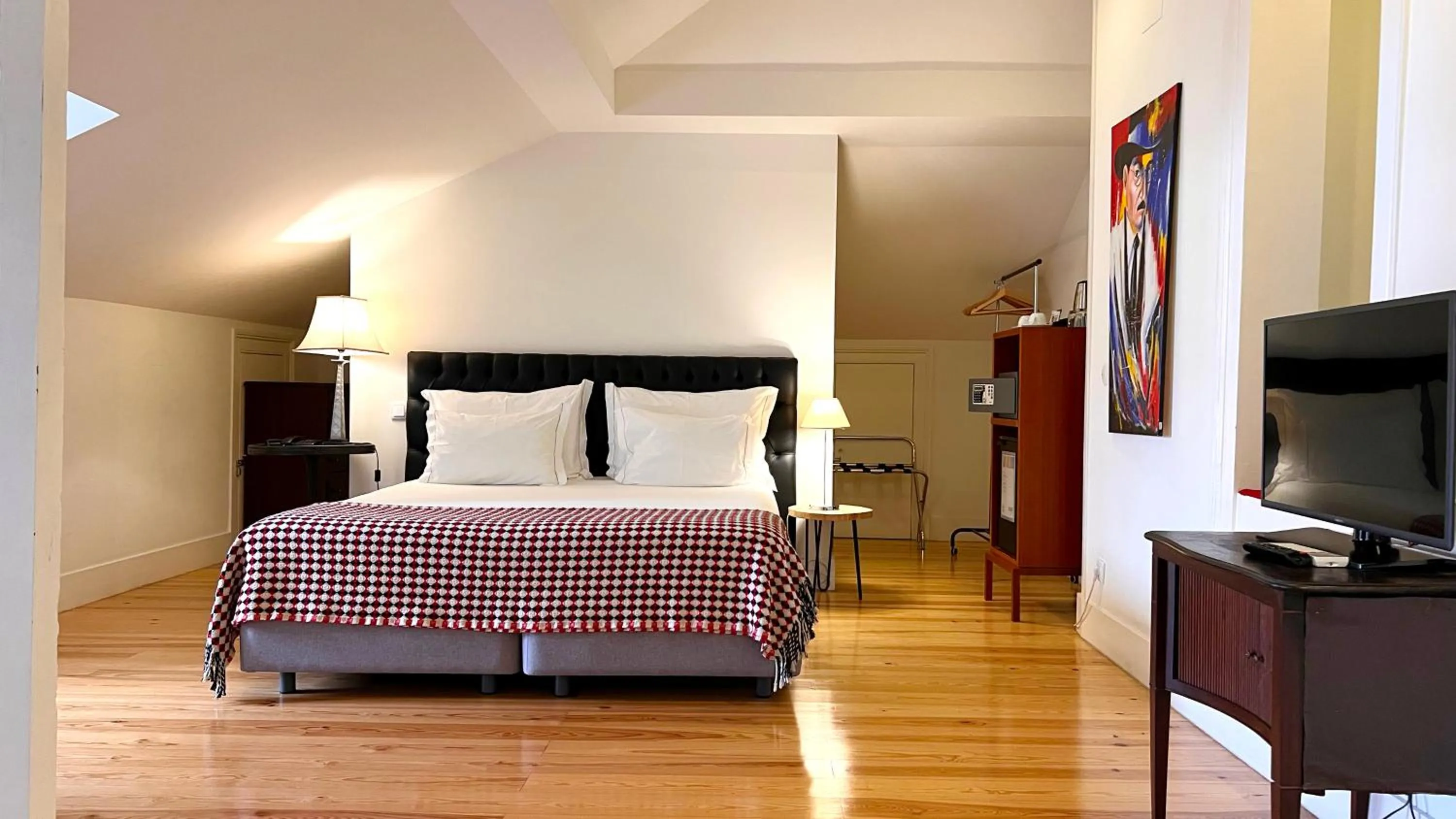 Bed in Tesouro da Baixa by Shiadu