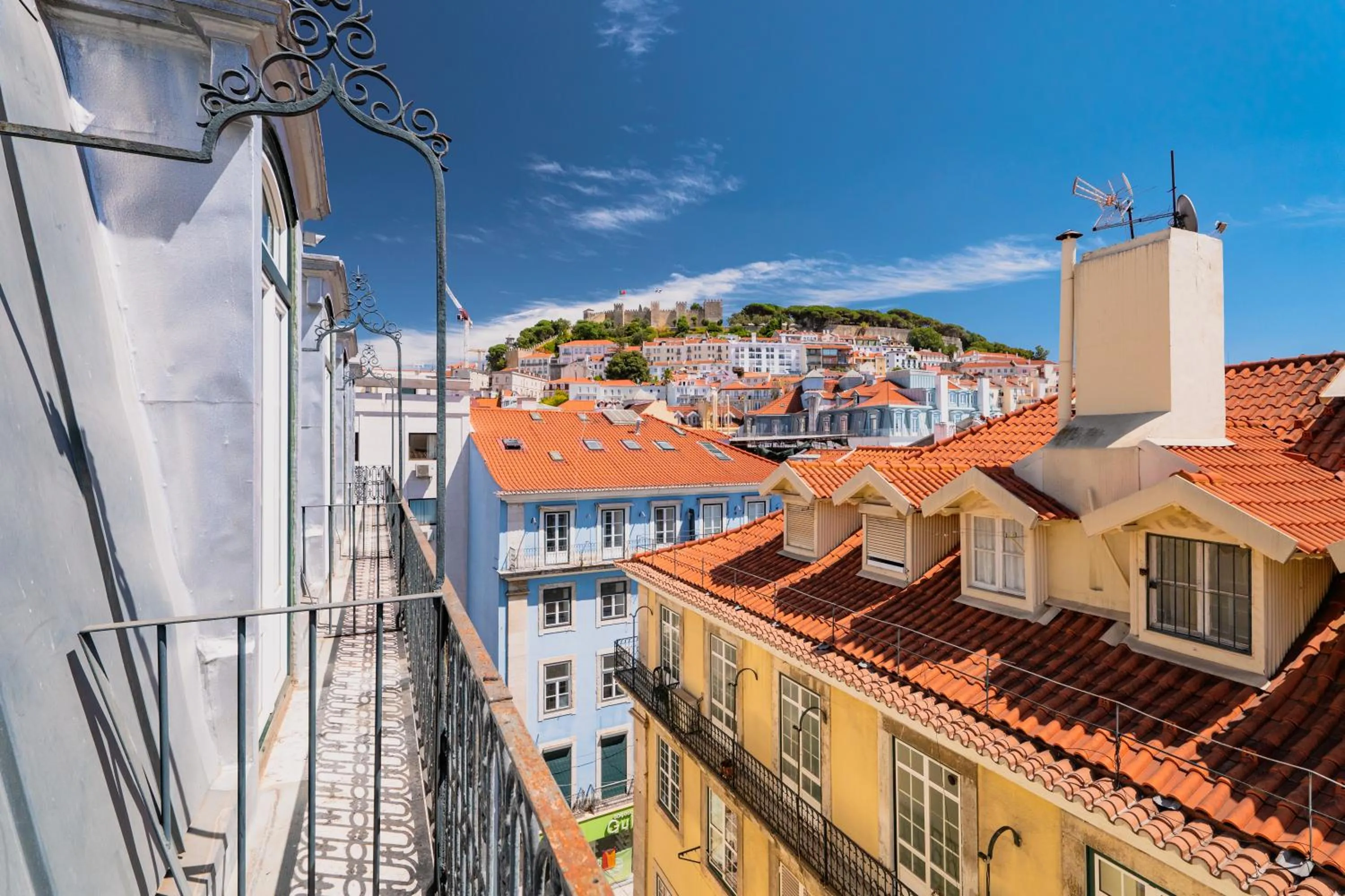 Property building in Tesouro da Baixa by Shiadu