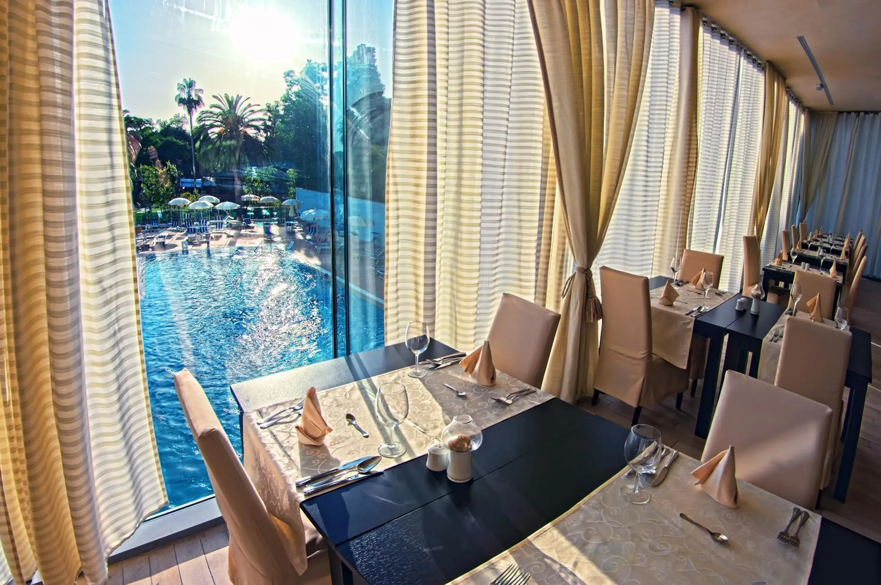 Restaurant/places to eat in Grand Hotel Park Restaurant/places to eat in Grand Hotel Park