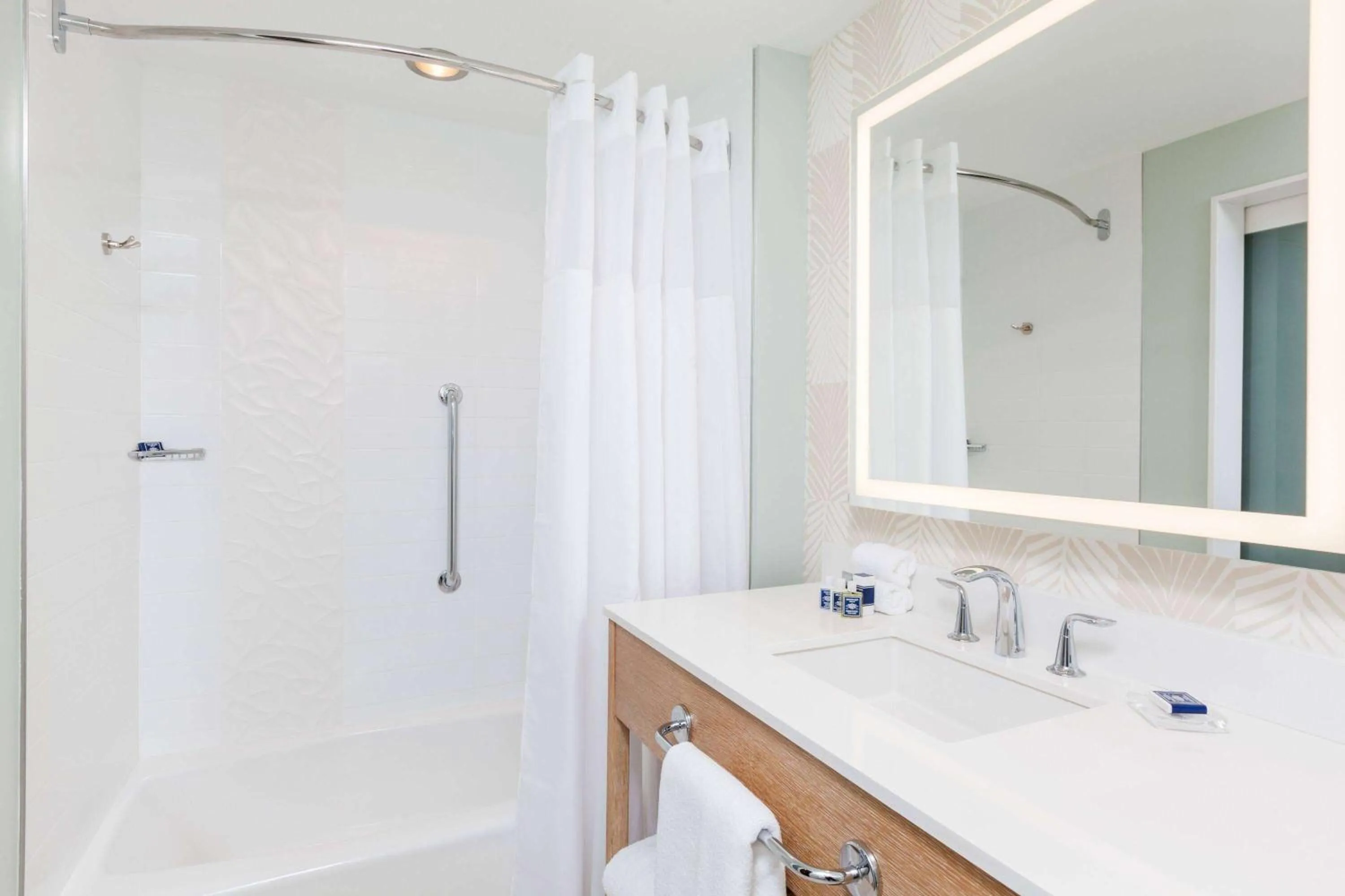 Photo of the whole room in Wyndham Grand Clearwater Beach