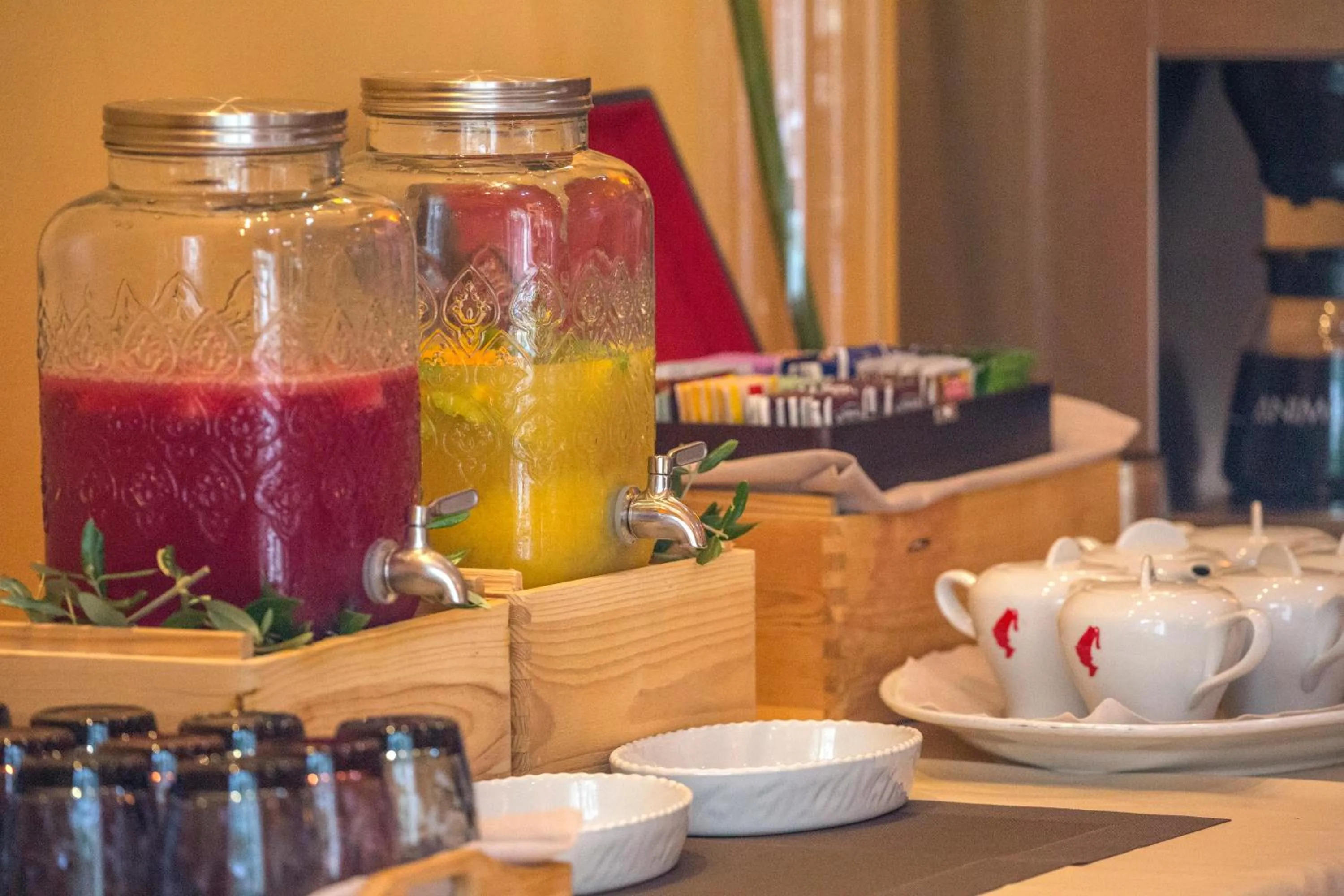 Restaurant/places to eat in Hotel Manora