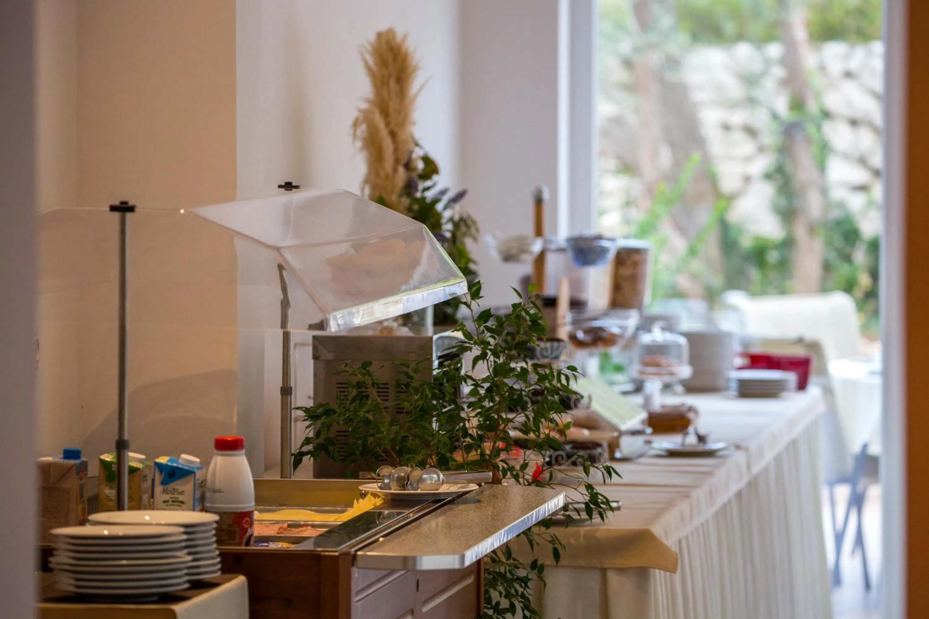 Restaurant/places to eat in Hotel Manora