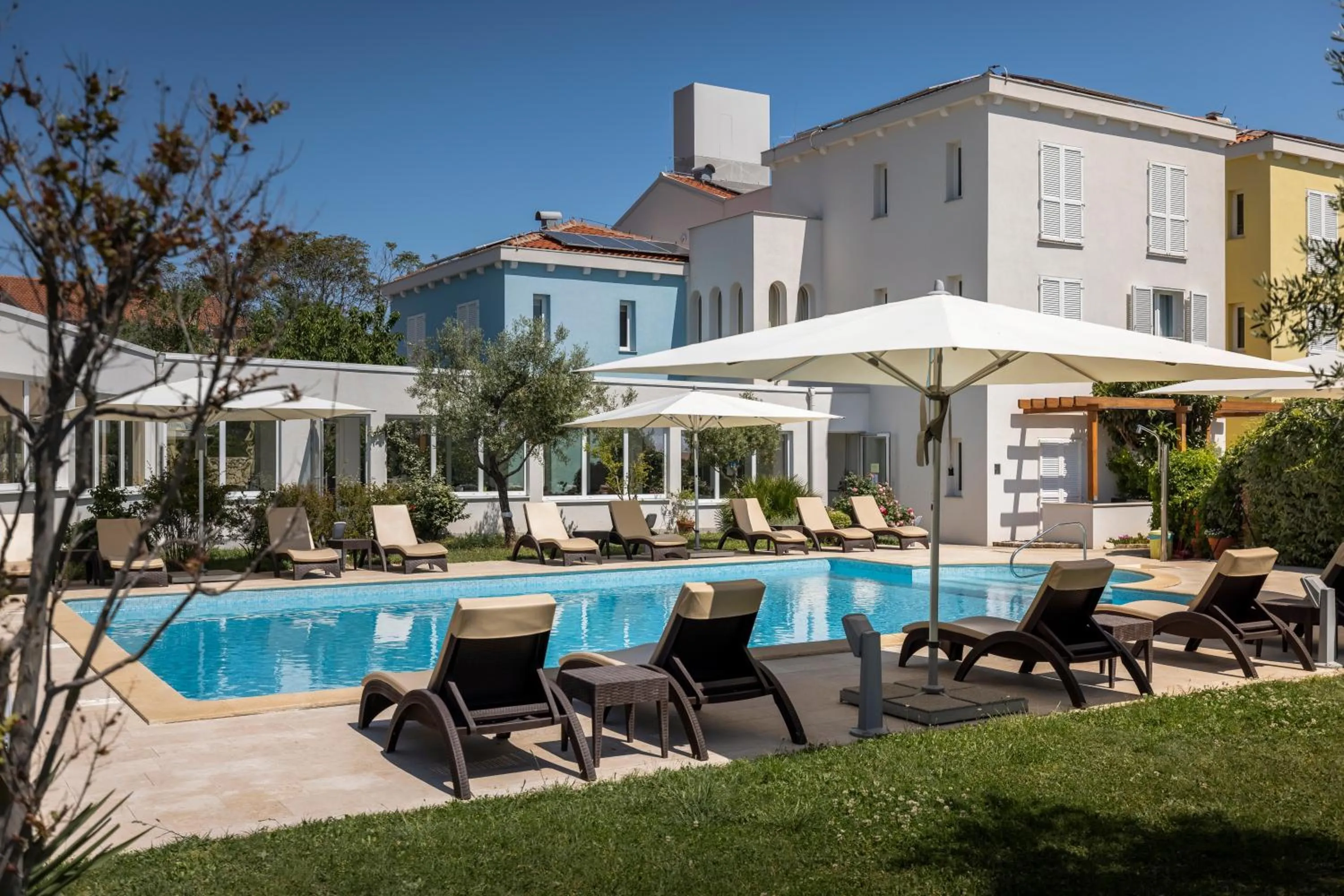 Swimming pool in Hotel Manora