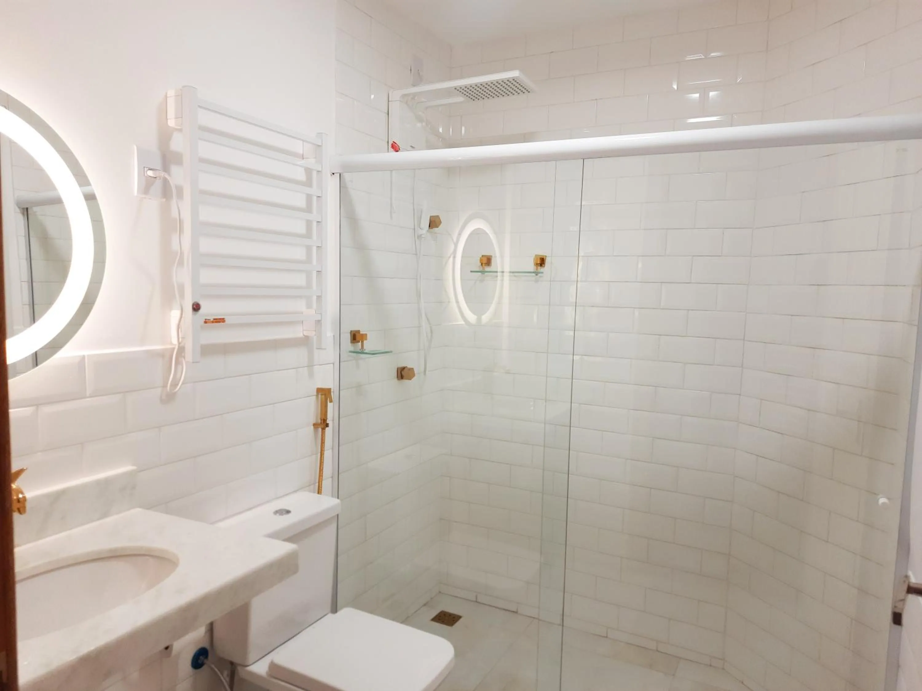 Shower in Agellum Bed & Breakfast