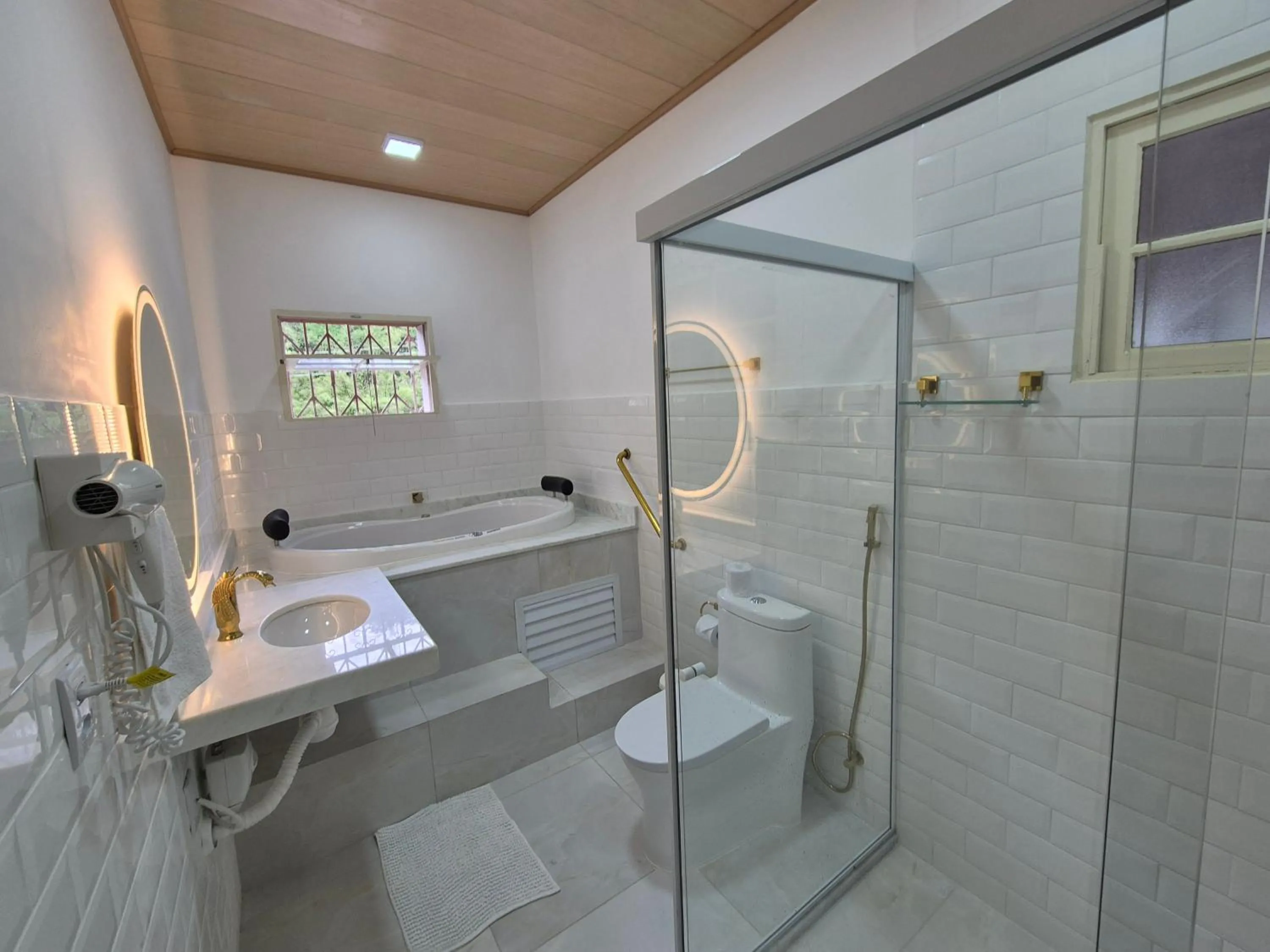 Hot Tub in Agellum Bed & Breakfast