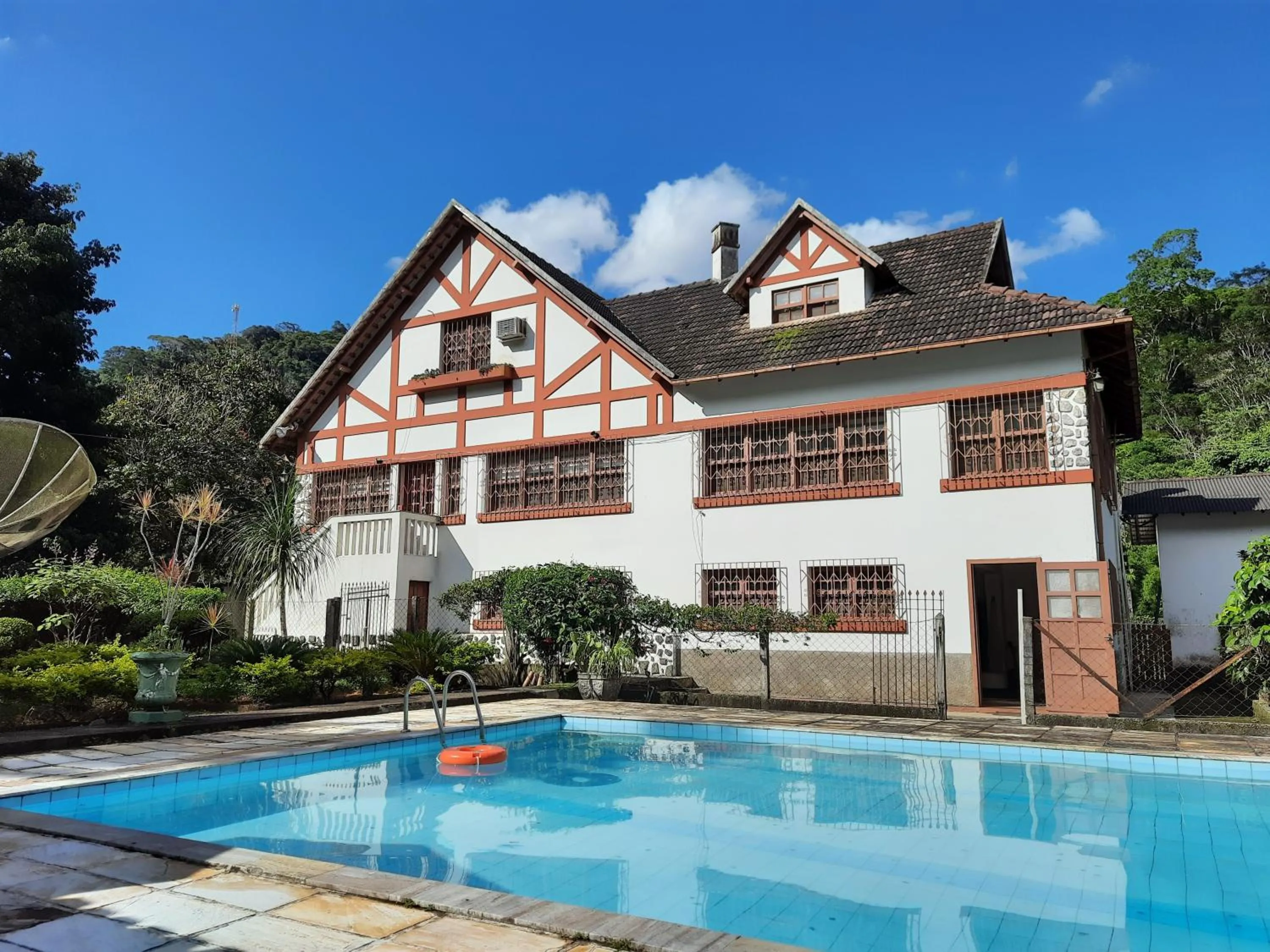 Swimming pool in Agellum Bed & Breakfast