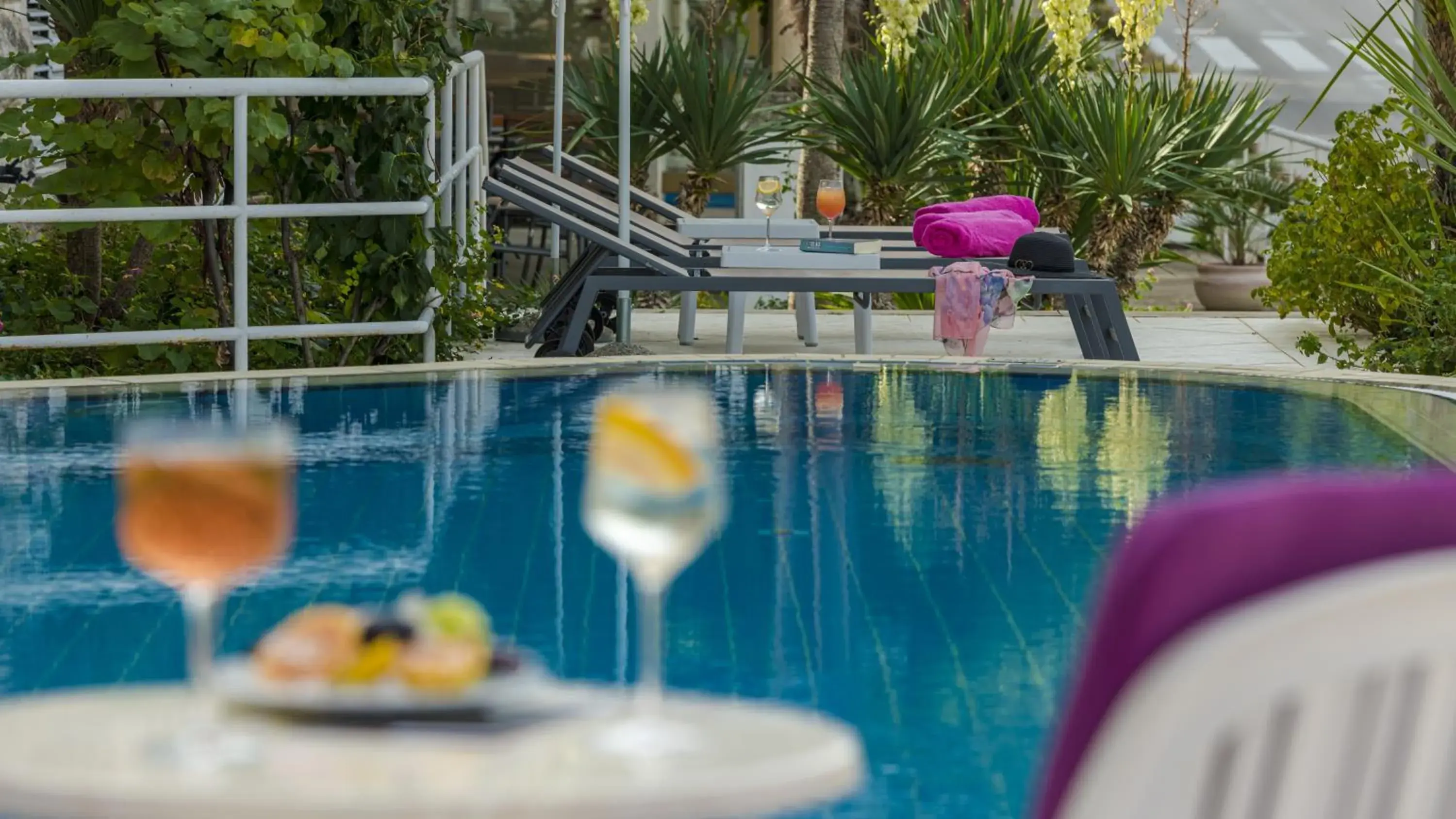 Pool view in Hotel Komodor Pool view in Hotel Komodor