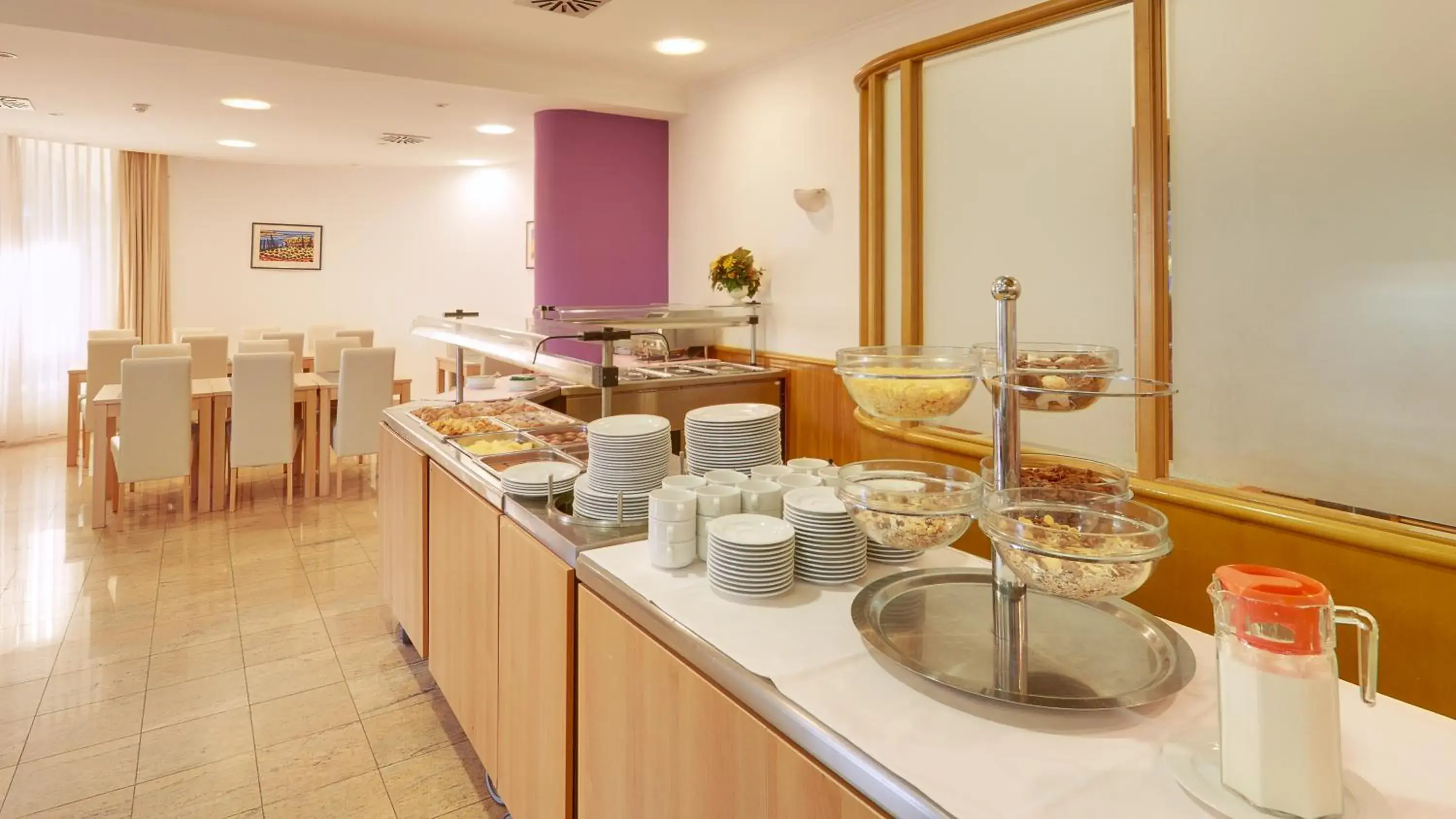 Restaurant/places to eat in Hotel Komodor Restaurant/places to eat in Hotel Komodor