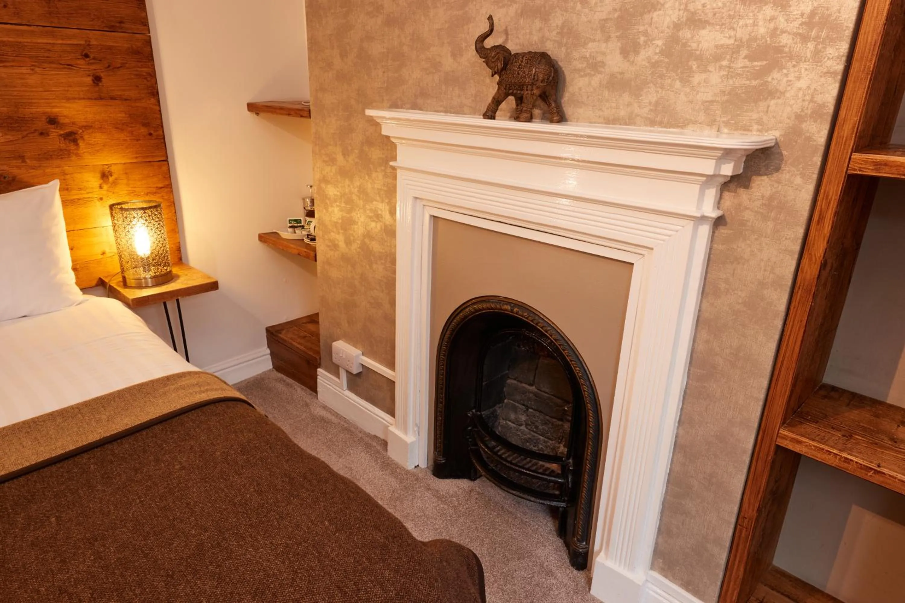 Bedroom, Bed in The Forest Lodge