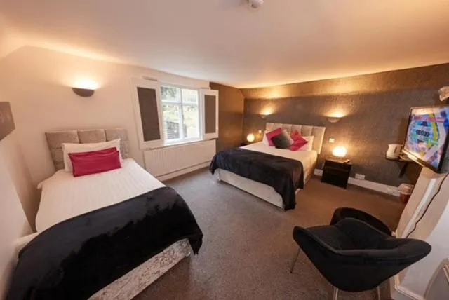 Quiet street view, Bed in The Forest Lodge