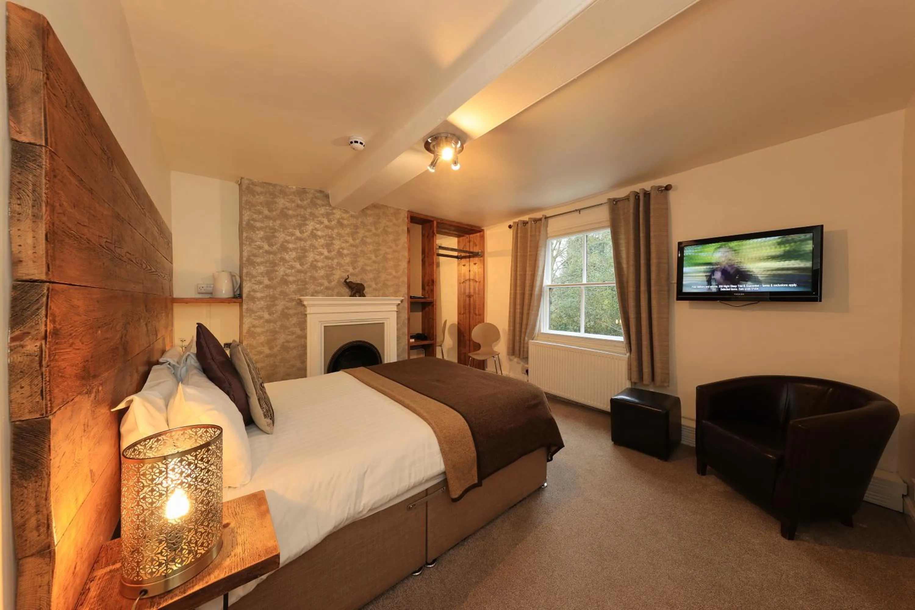 Bedroom, Bed in The Forest Lodge