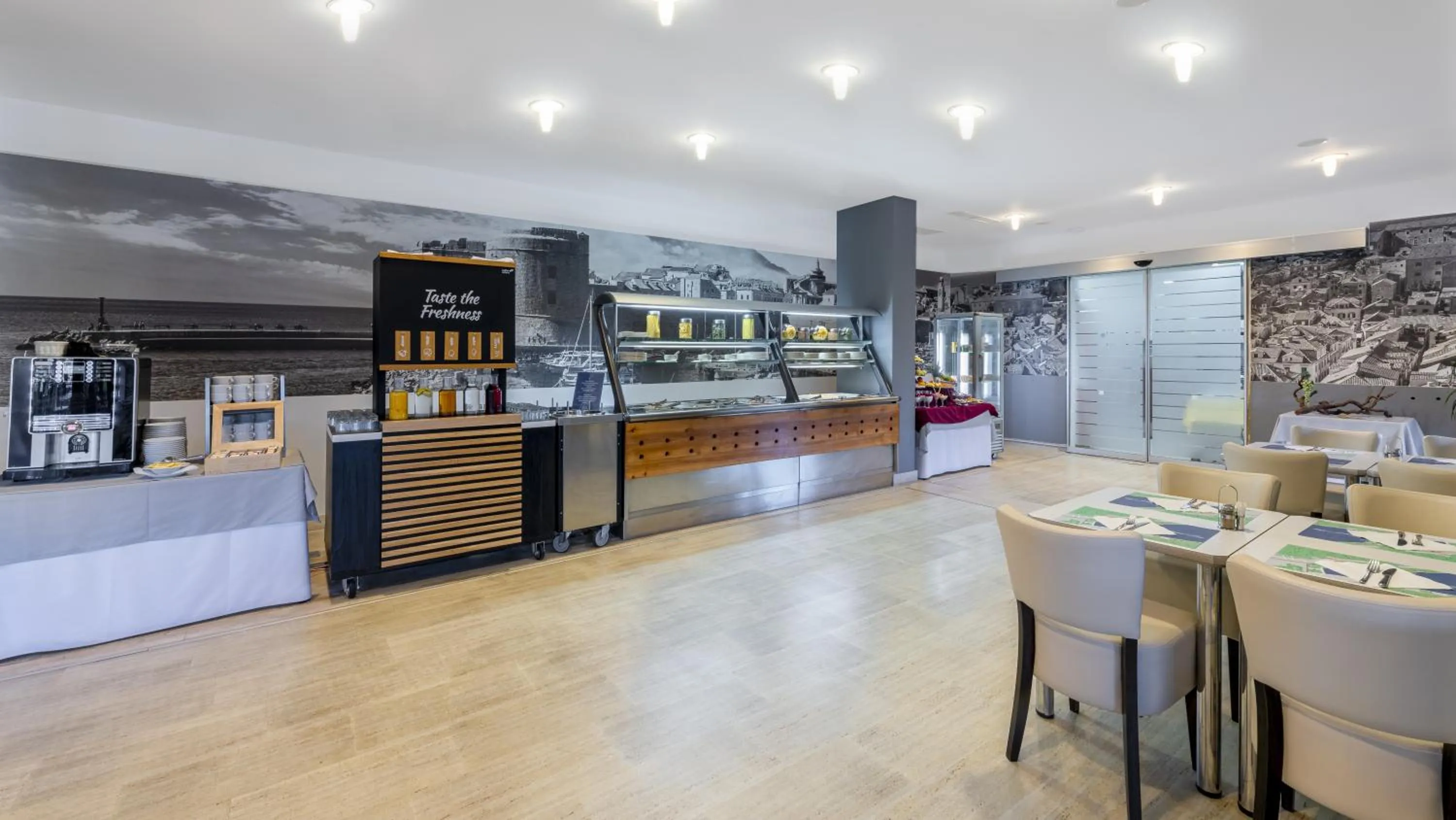 Restaurant/places to eat in Hotel Uvala