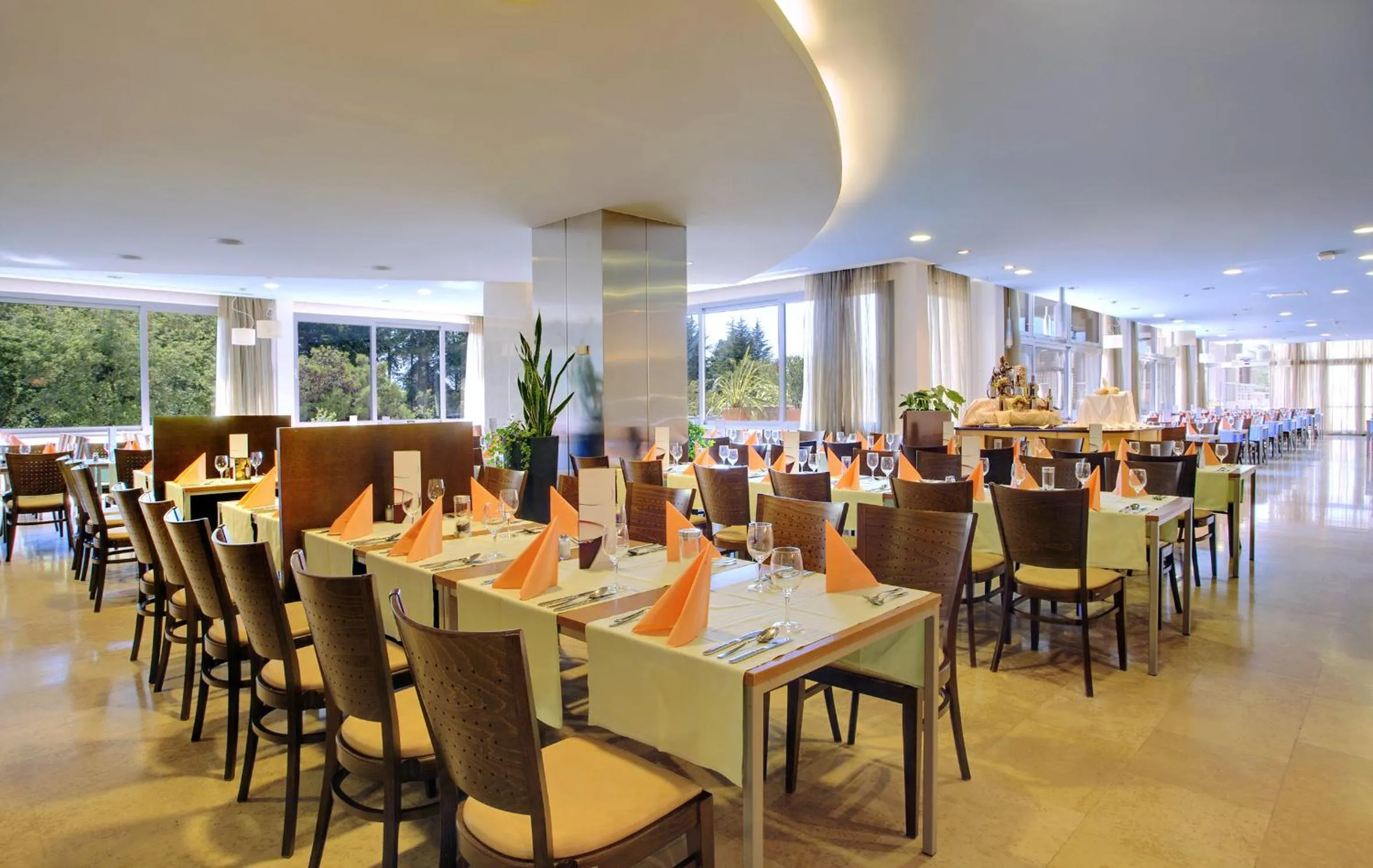 Restaurant/places to eat in Rubin Hotel