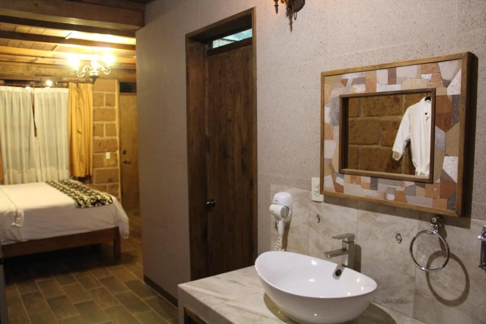 Bathroom, Bed in Hotel Real Nirvana