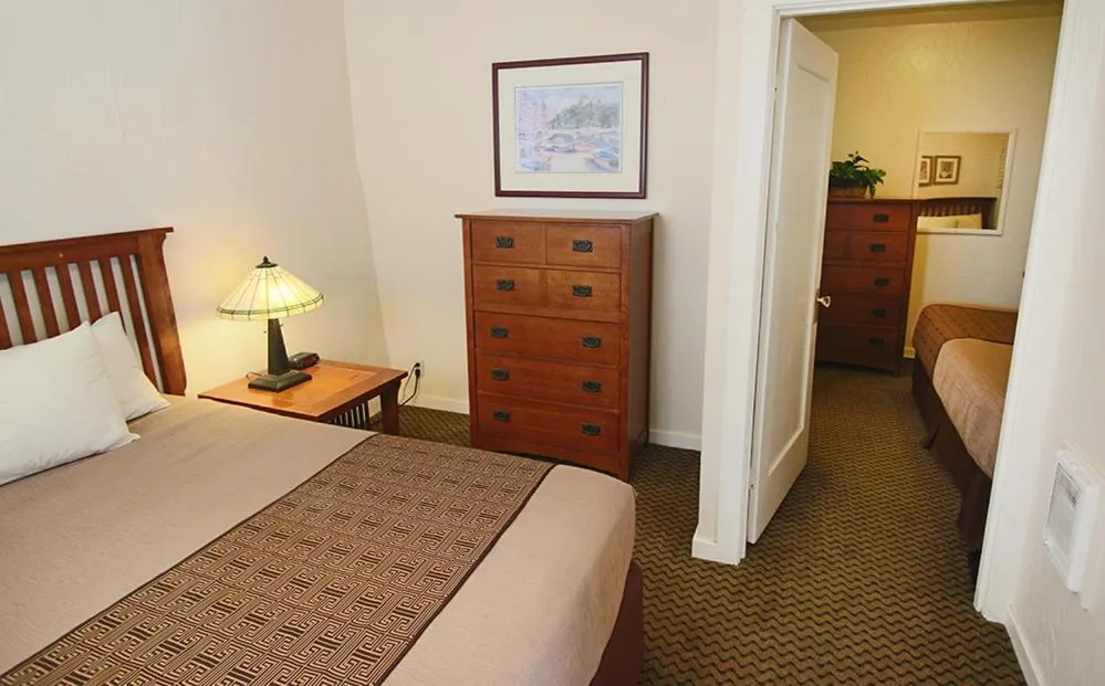 Photo of the whole room, Bed in Capitola Venetian Vacation Rentals