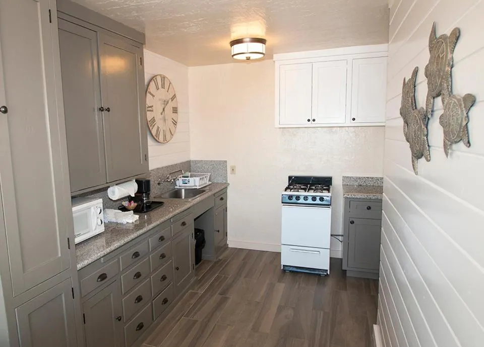 Kitchen or kitchenette in Capitola Venetian Vacation Rentals